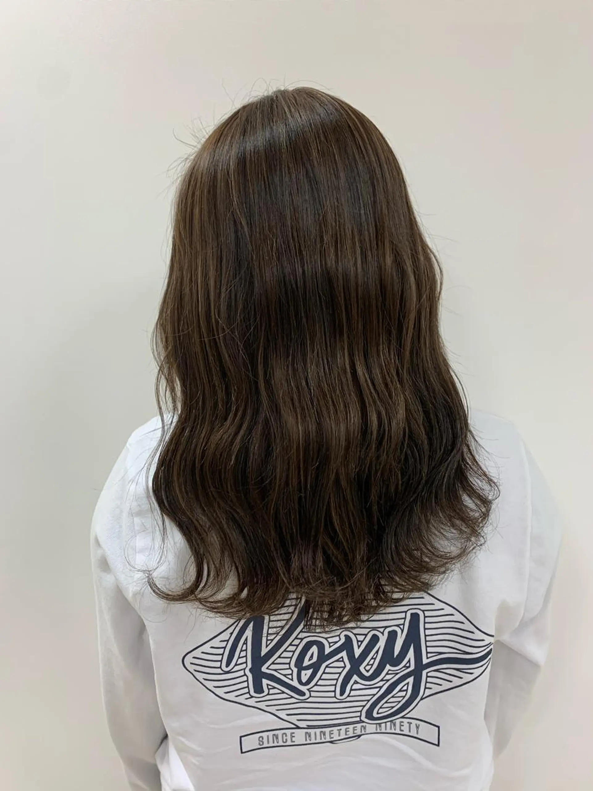 ロング カラー ベージュカラー ハイライトカラー ハイライト ヘアカラー ヘッドスパ 顔まわりカット✄ ベージュカラー🧸のヘアスタイル