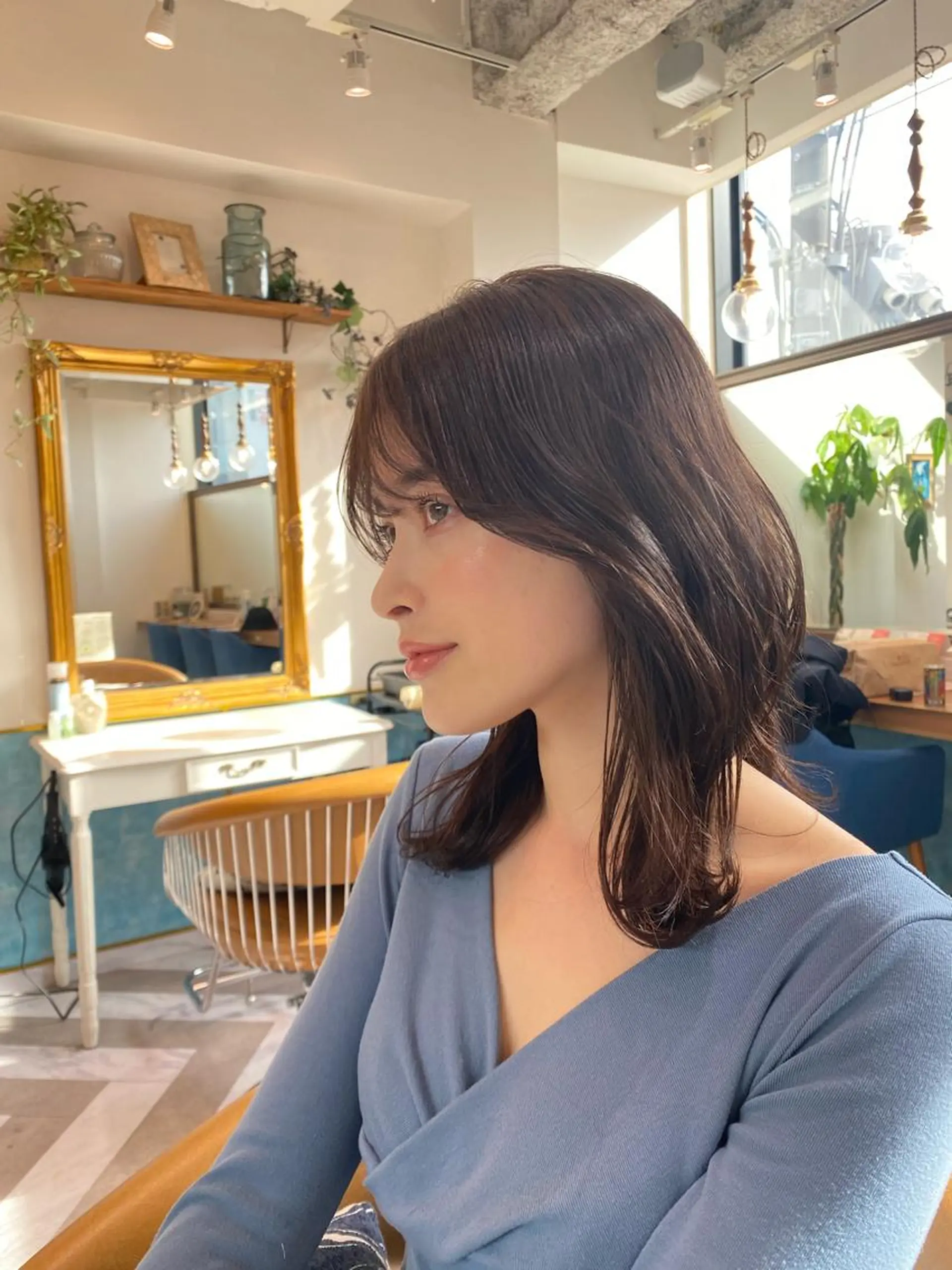 ミディアム カット ヘアカラー トリートメント レイヤーカット /透明感カラー西田のヘアスタイル