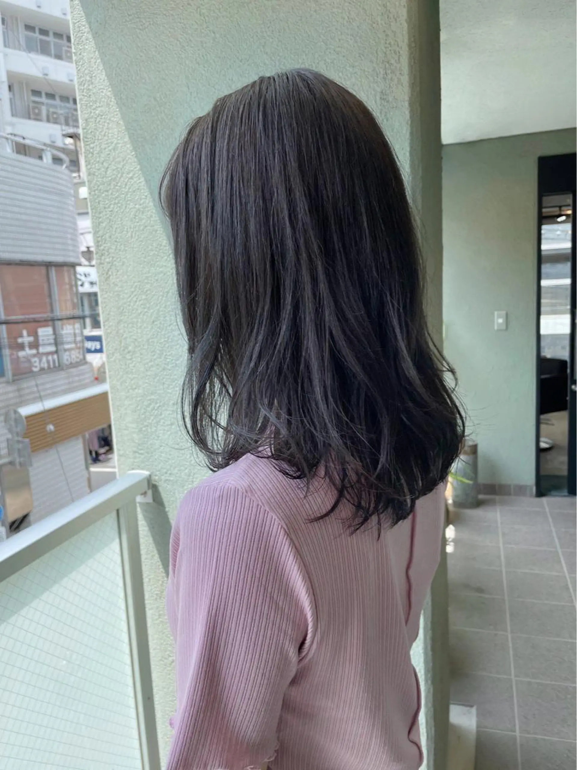 セミロング カラー アッシュ アッシュグレー カット ヘアカラー HIROKI ” stylistのヘアスタイル