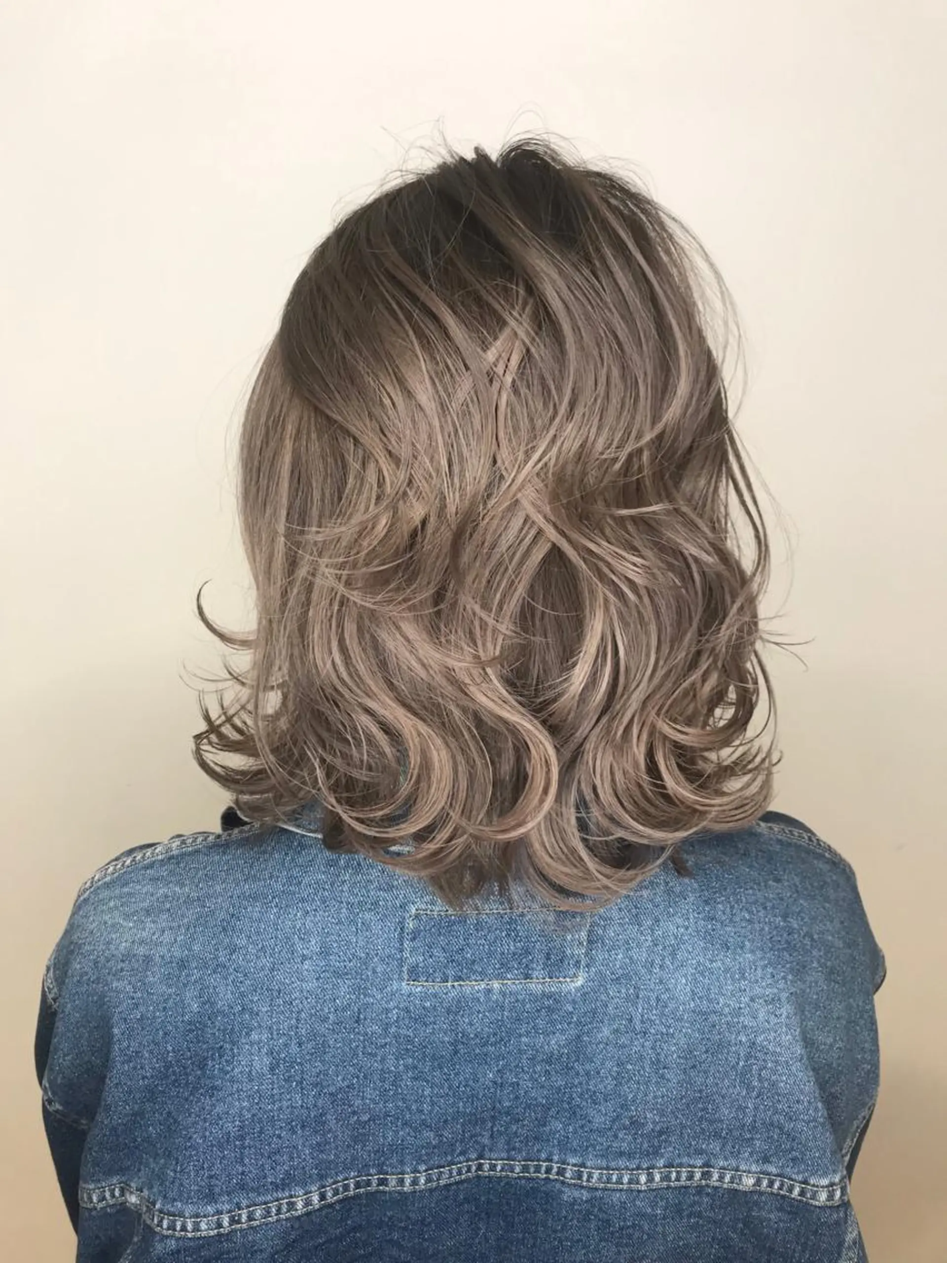 ミディアム カラー グラデーションカラー ハイライトカラー ハイライト AMI Hair  supply所属・髪質改善カラー 韓国風レイヤーのヘアスタイル