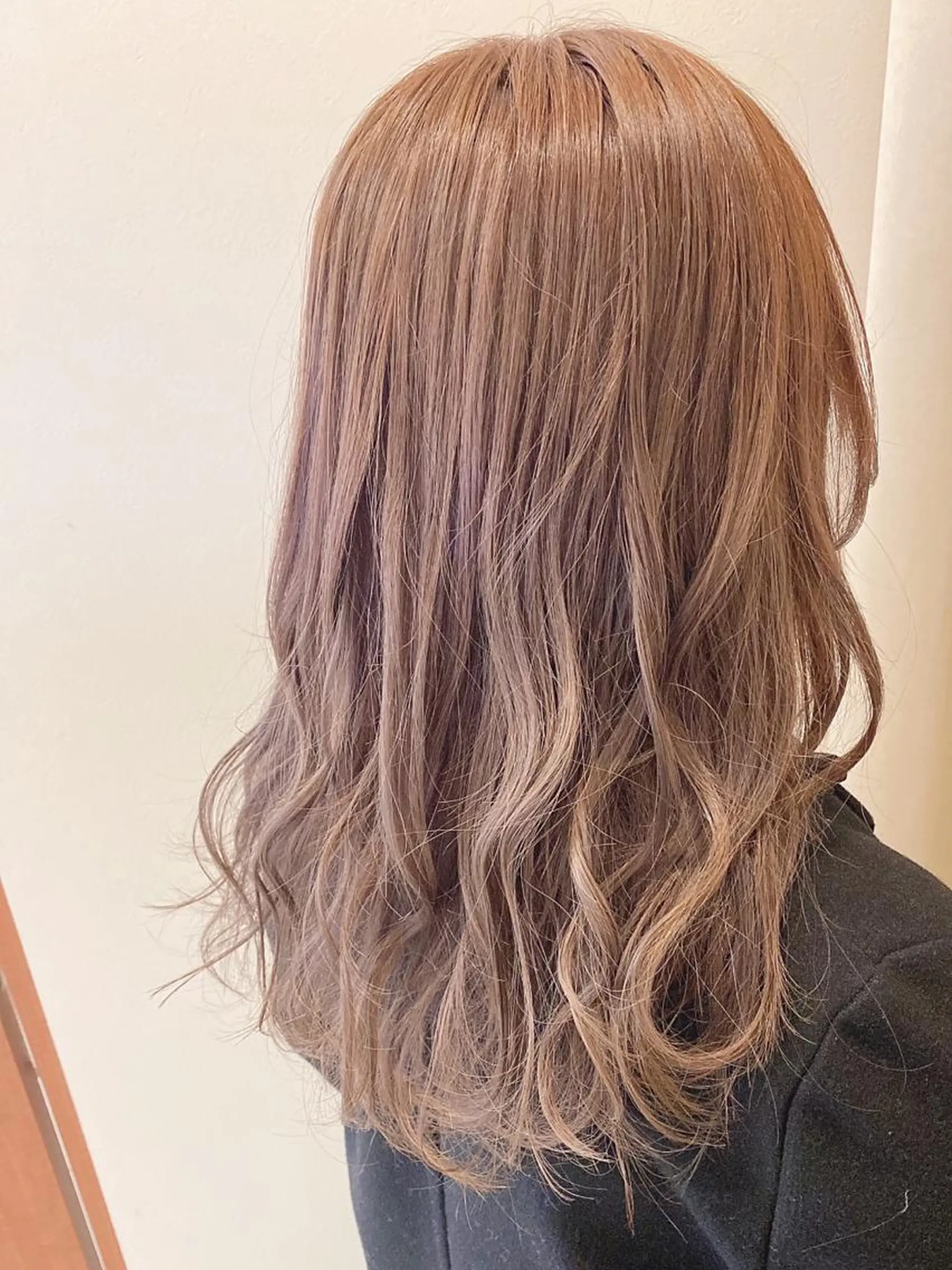 セミロング カラー パーマ ヘアアレンジ ベージュカラー ミルクティーベージュ SALOWIN天神大名店所属・羽エクステ/スリム タッキ/kodaiのヘアスタイル