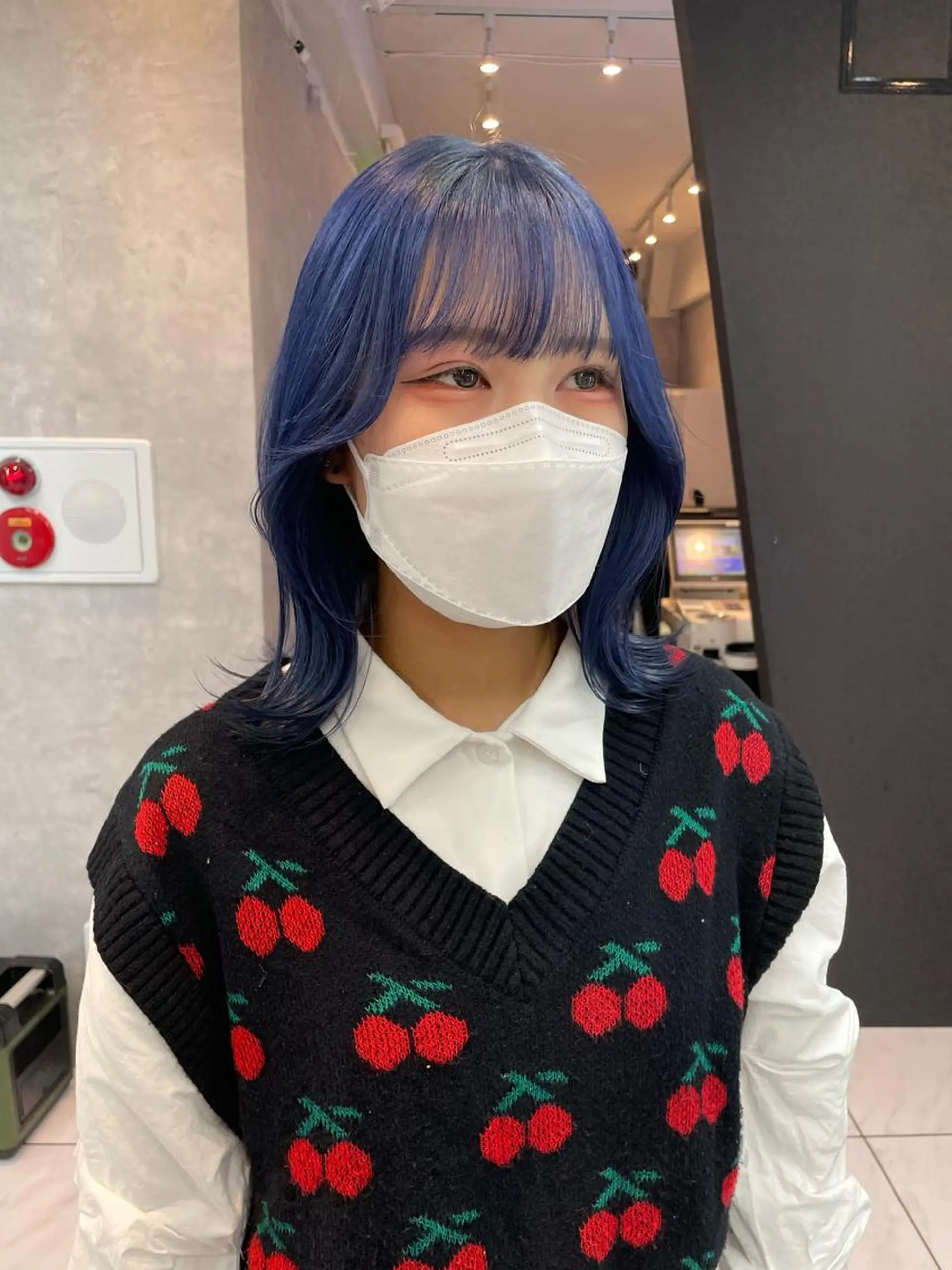 ミディアム カラー ヘアアレンジ ブリーチ ブルーカラー ヘアカラー トリートメント _WHITE 天神店 YUMEKA🐻のヘアスタイル