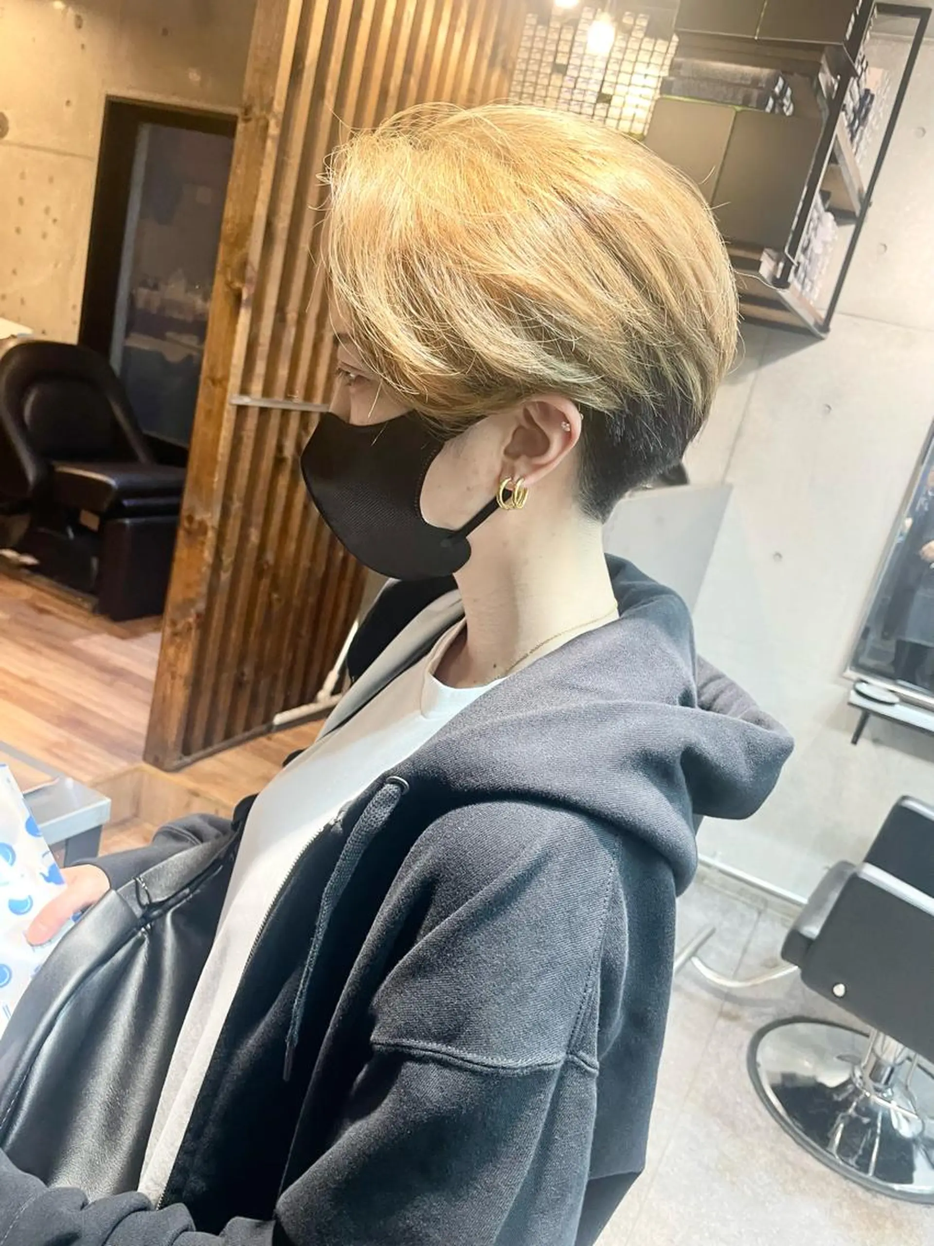 カラー メンズ ショートボブ センターパート メンズハイライト メンズインナーカラー メンズ韓国風 カット ヘアカラー トリートメント ショートボブ縮毛矯正 髪質改善のプロ山道潤のヘアスタイル