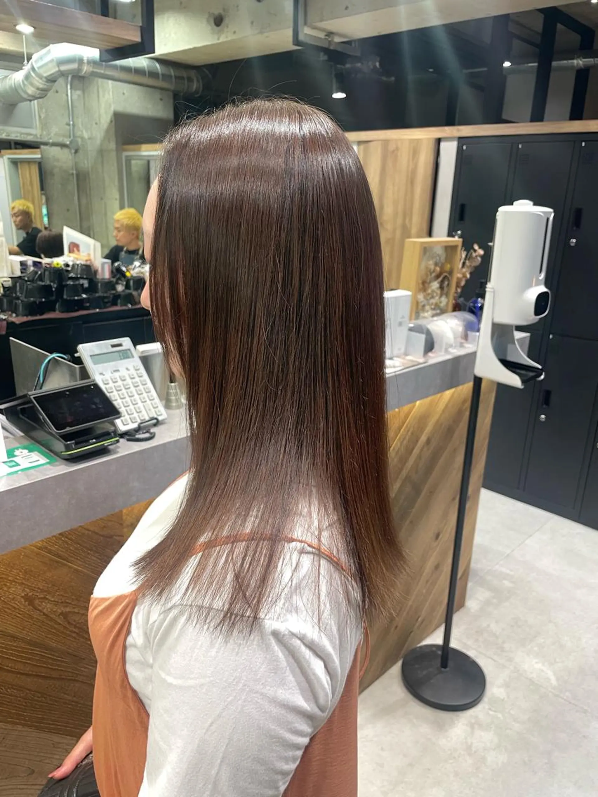 セミロング 🫧ハイライトカラー 🫧 𝓜𝓘𝓤のヘアスタイル