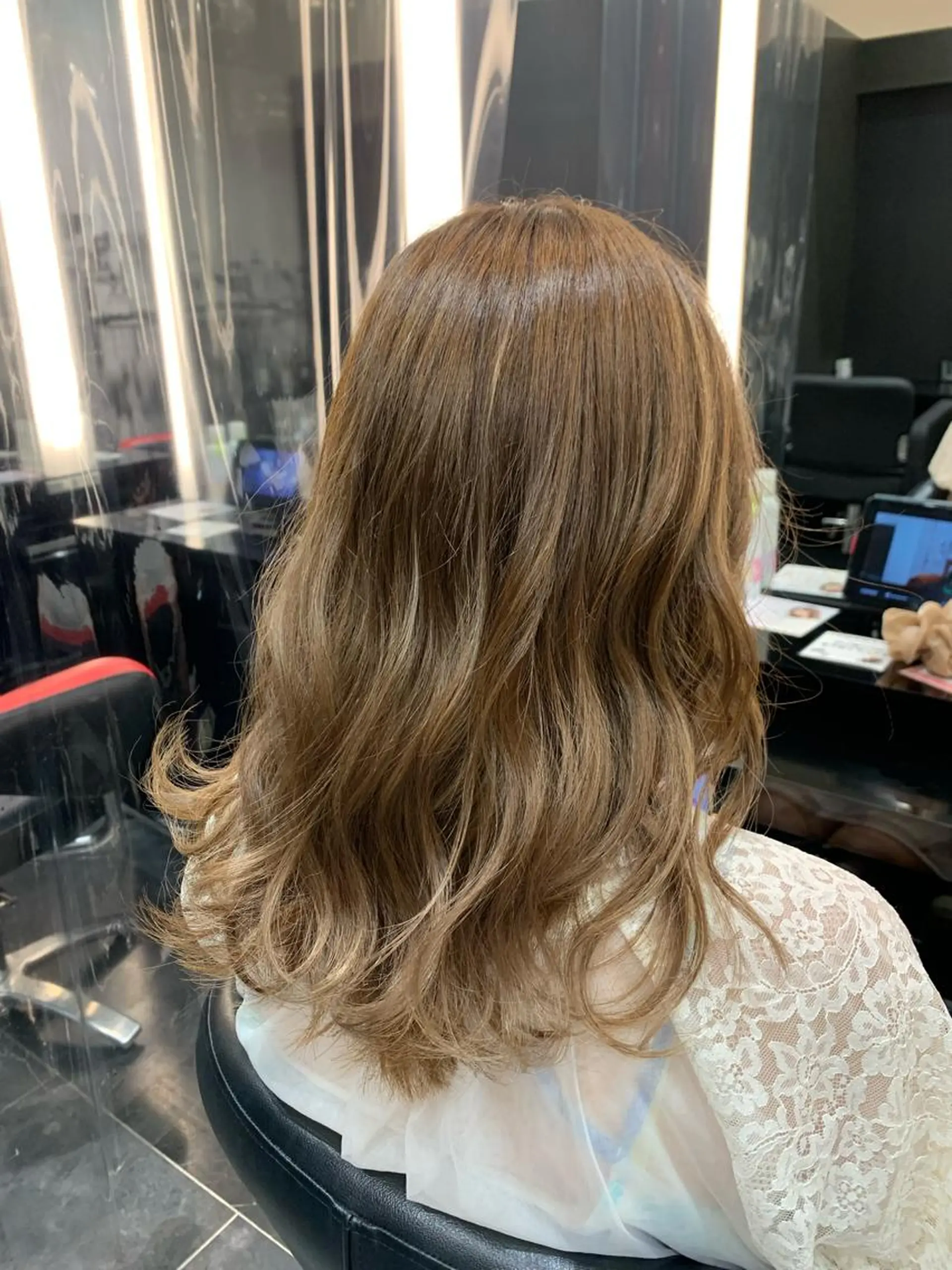 ミディアム カラー ブリーチ ハイライトカラー イルミナカラー ハイライト 艶髪/白髪ぼかし ヘッドスパ/大野結菜のヘアスタイル