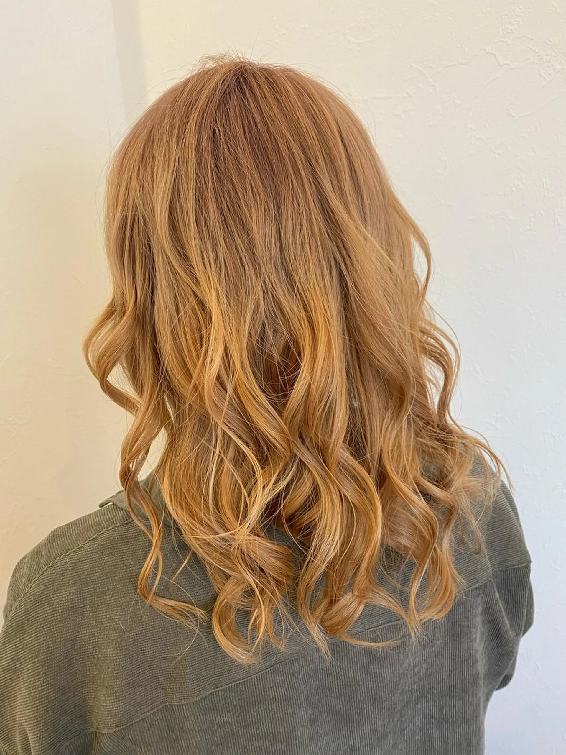 セミロング カラー 横澤 愛里のヘアスタイル