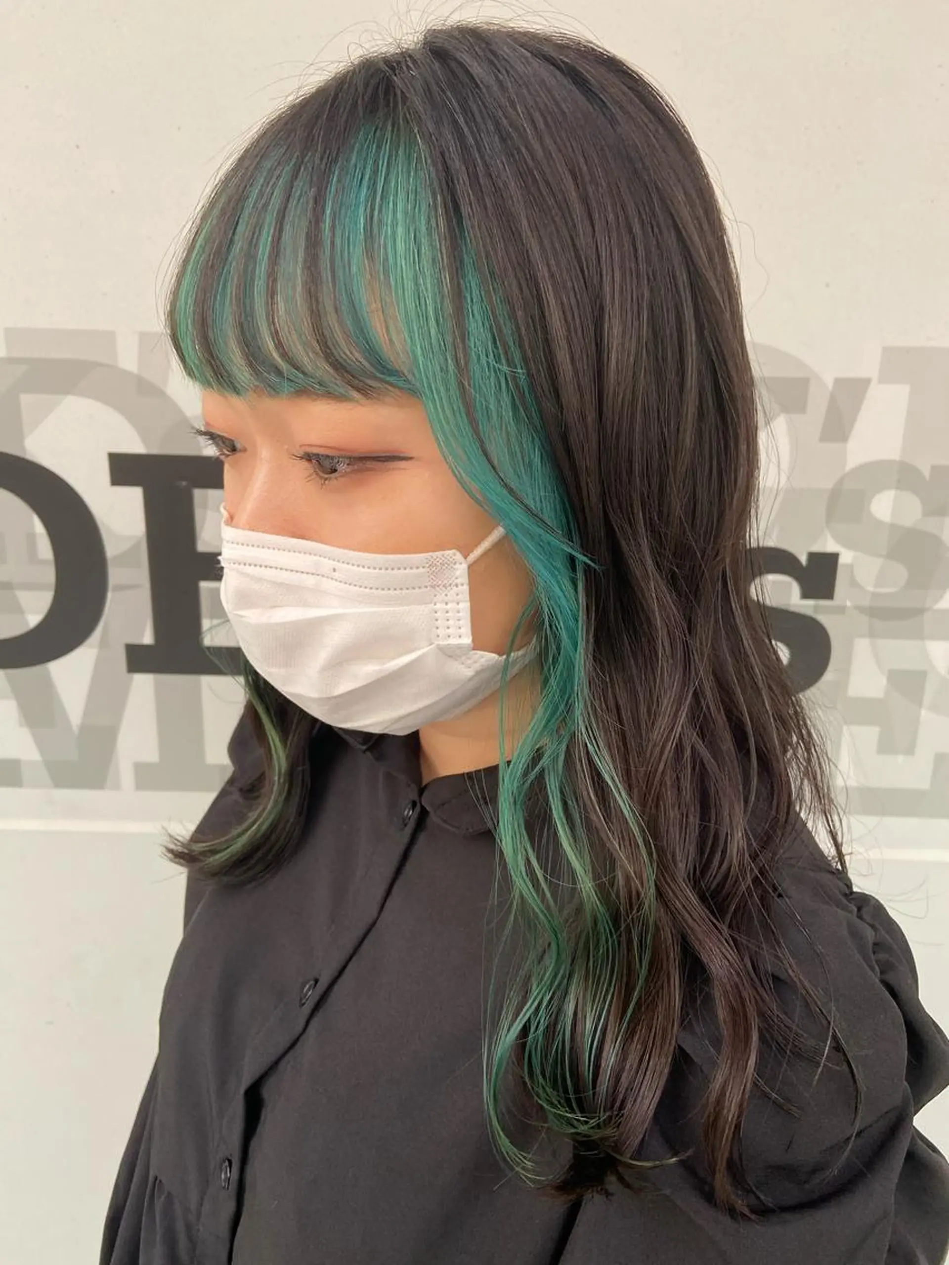 セミロング カラー ミストバング  フェイスフレーミング カット ヘアカラー Amour なぐらのヘアスタイル