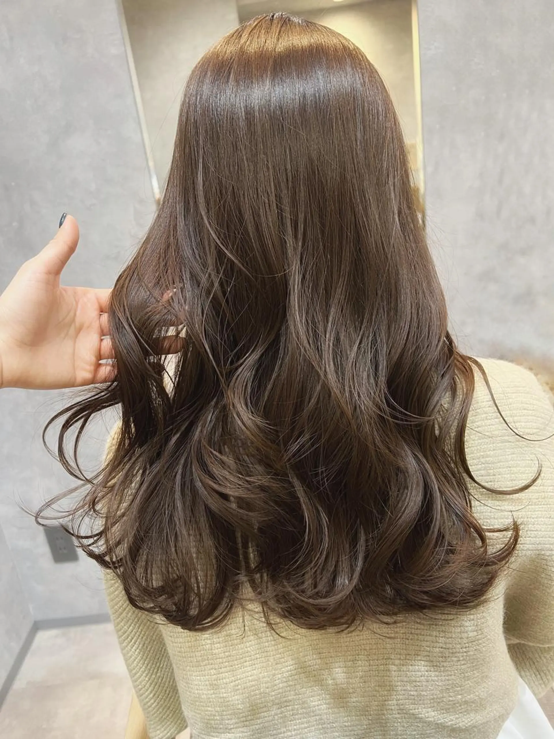ロング カラー グレージュ 中村 ひなたのヘアスタイル