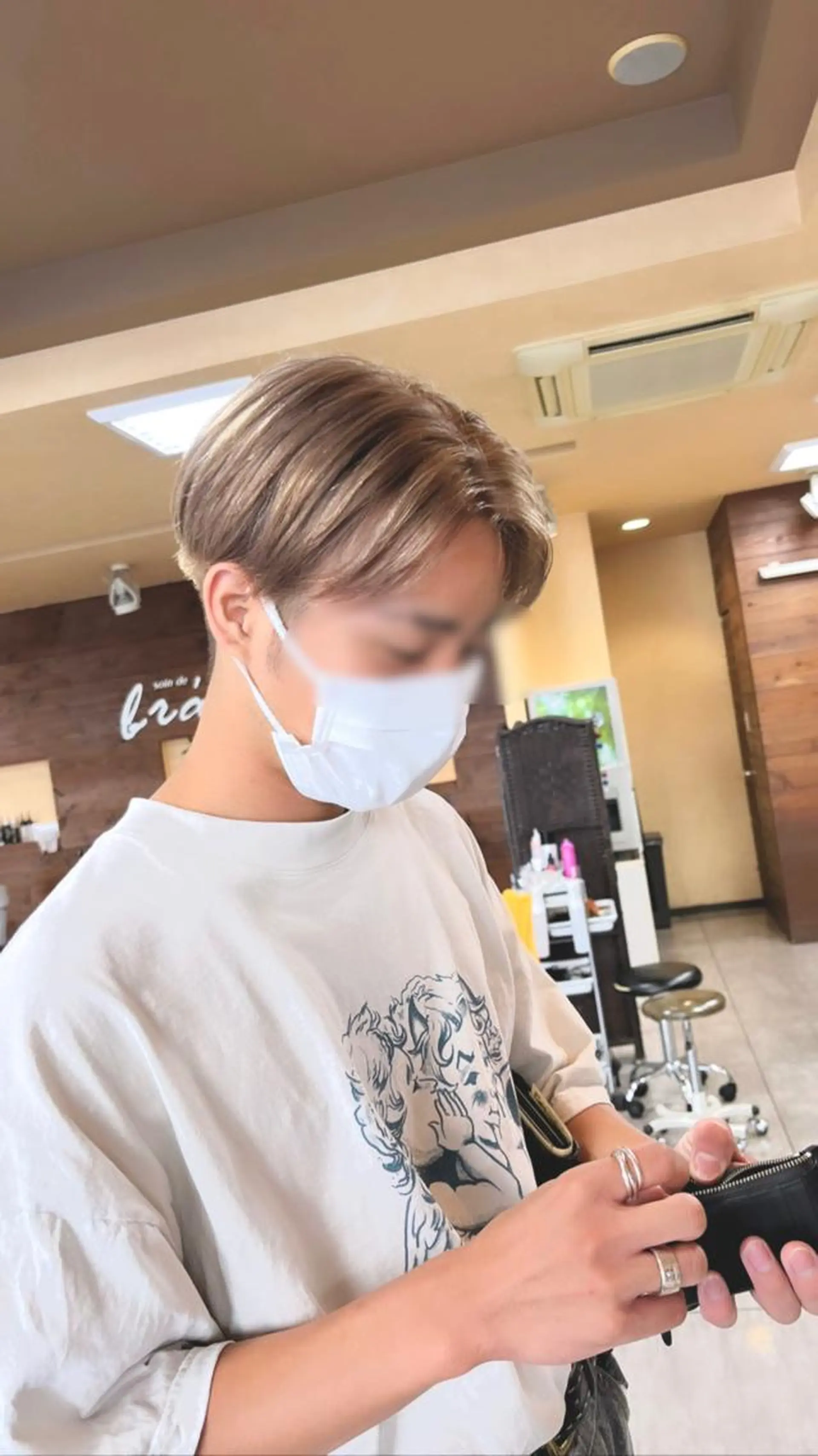 ショート カラー メンズ メンズブリーチ ベージュカラー ブリーチ ミルクティーベージュ ヘアカラー トリートメント インナー×縮毛矯正 ピンクカラー澤井里菜のヘアスタイル