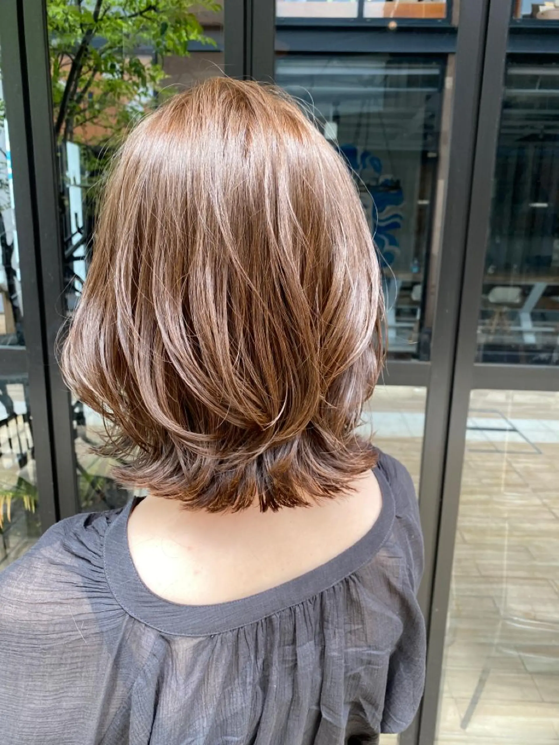 ミディアム 外ハネヘア カット ヘアカラー GO TODAY SHAIRE SALON所属・沖 宜志のヘアスタイル