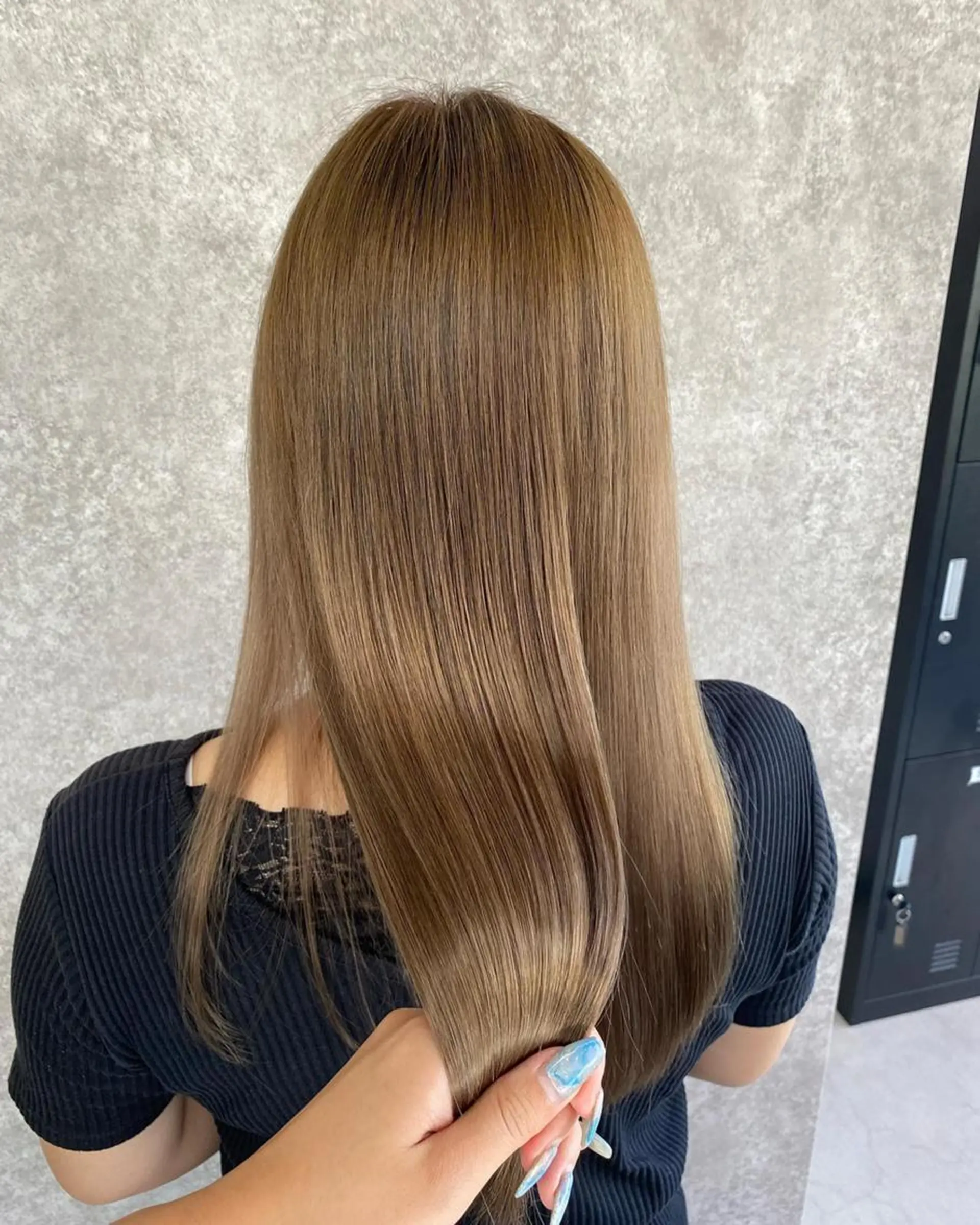 ロング カラー ベージュカラー UNDER vr 【アンダーバー】のヘアスタイル