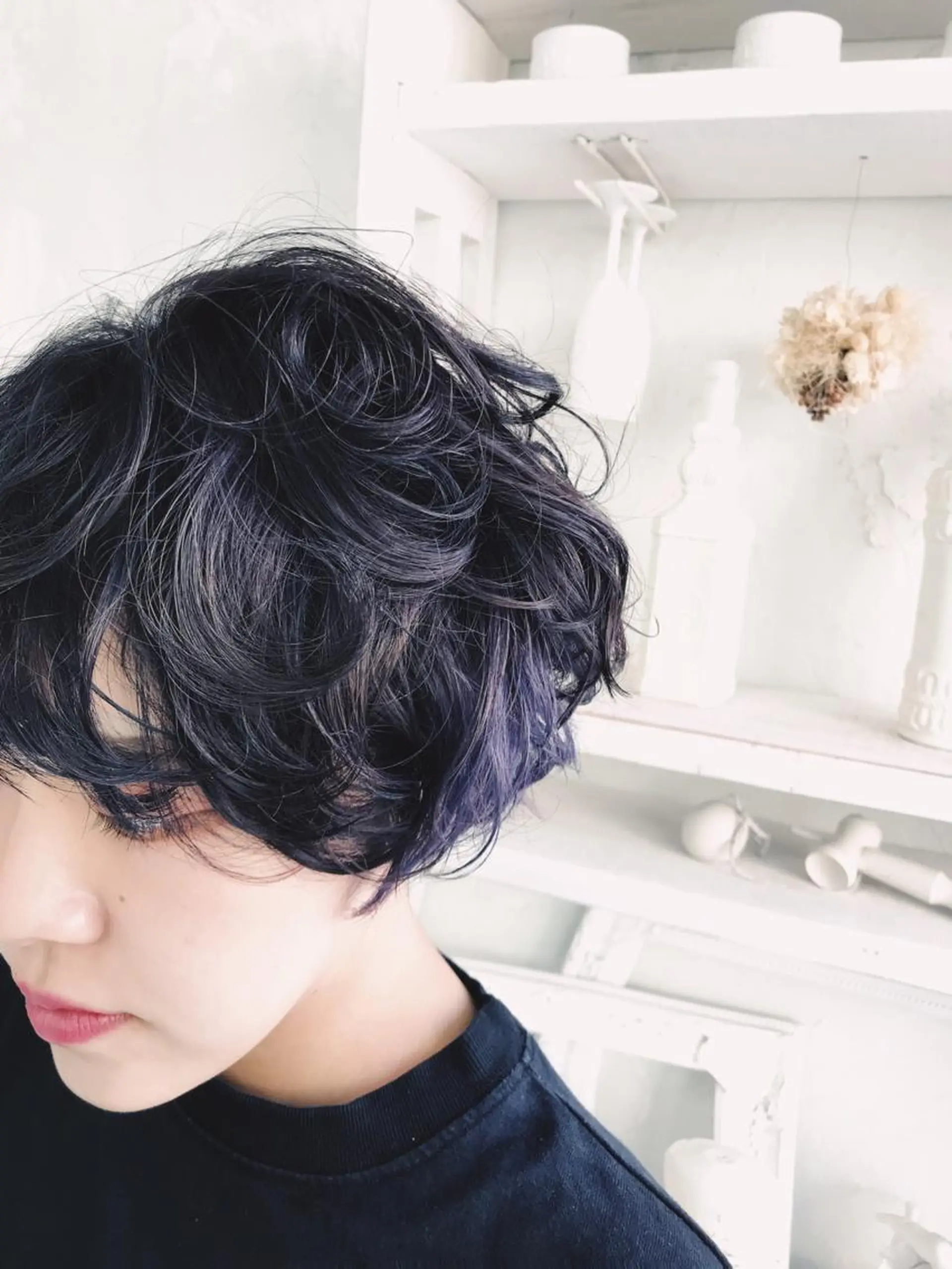 ショート カラー he elのヘアスタイル
