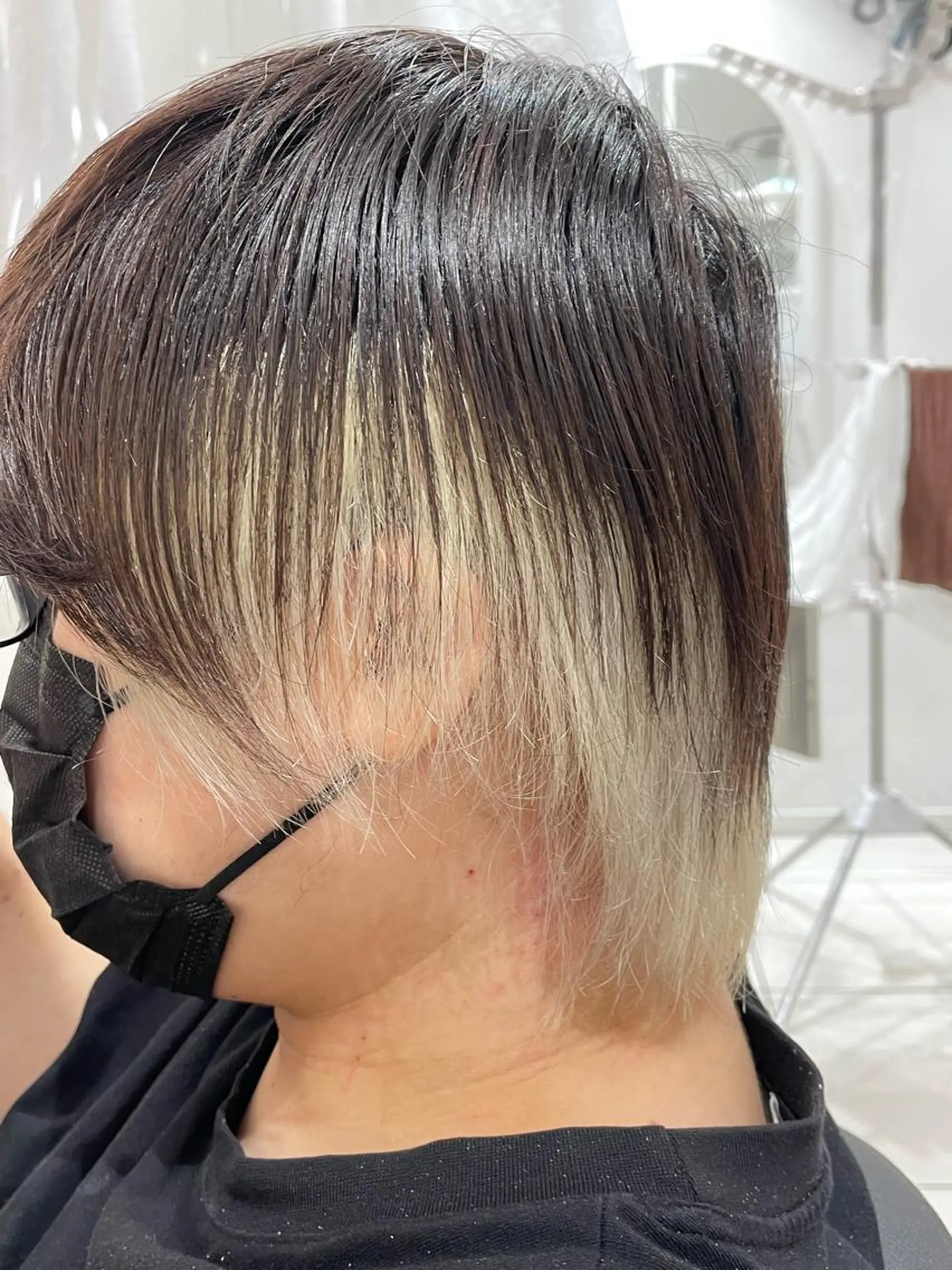カラー メンズ メンズインナーカラー インナーカラー カット ヘアカラー センターパート 川島爽楽のヘアスタイル