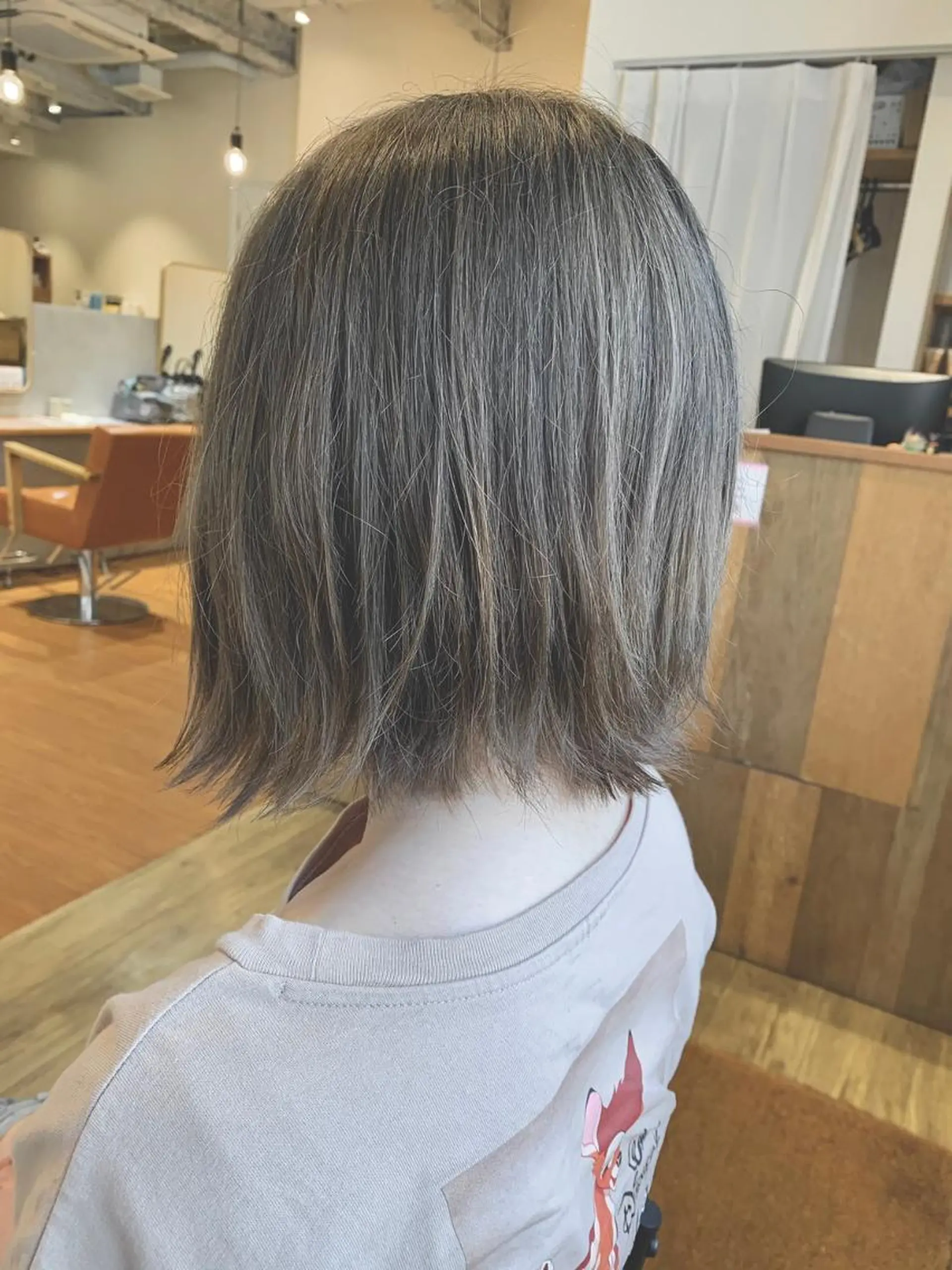 ミディアム カット ヘアカラー chill out 塚口本町店のヘアスタイル