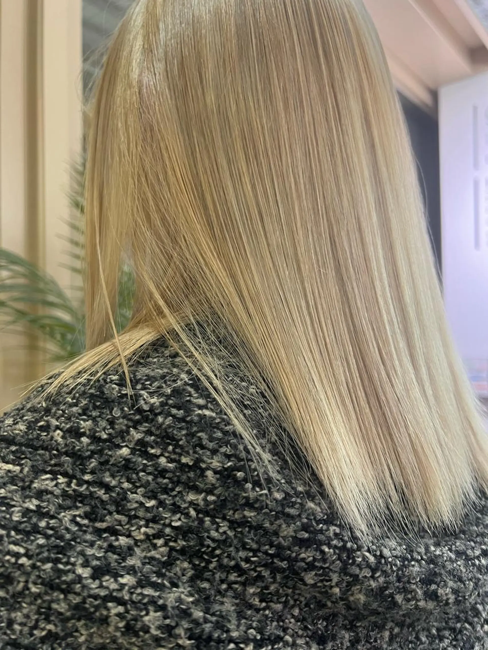 セミロング ヘアカラー ハイトーン&髪質改善 ＆韓国エクステ🤎のヘアスタイル