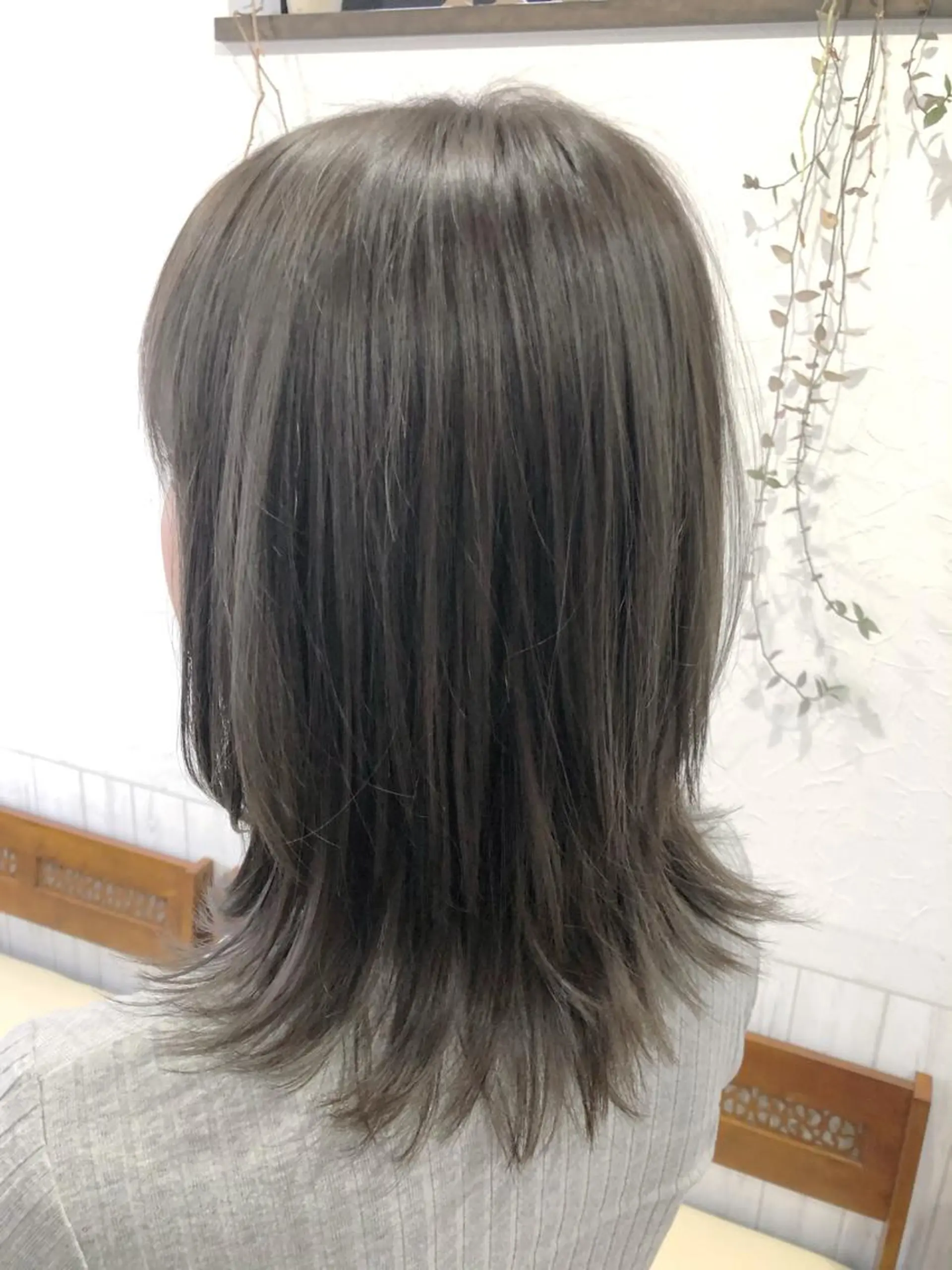 ミディアム カラー グレージュ ウルフカット Rise Heart 中村 裕介のヘアスタイル