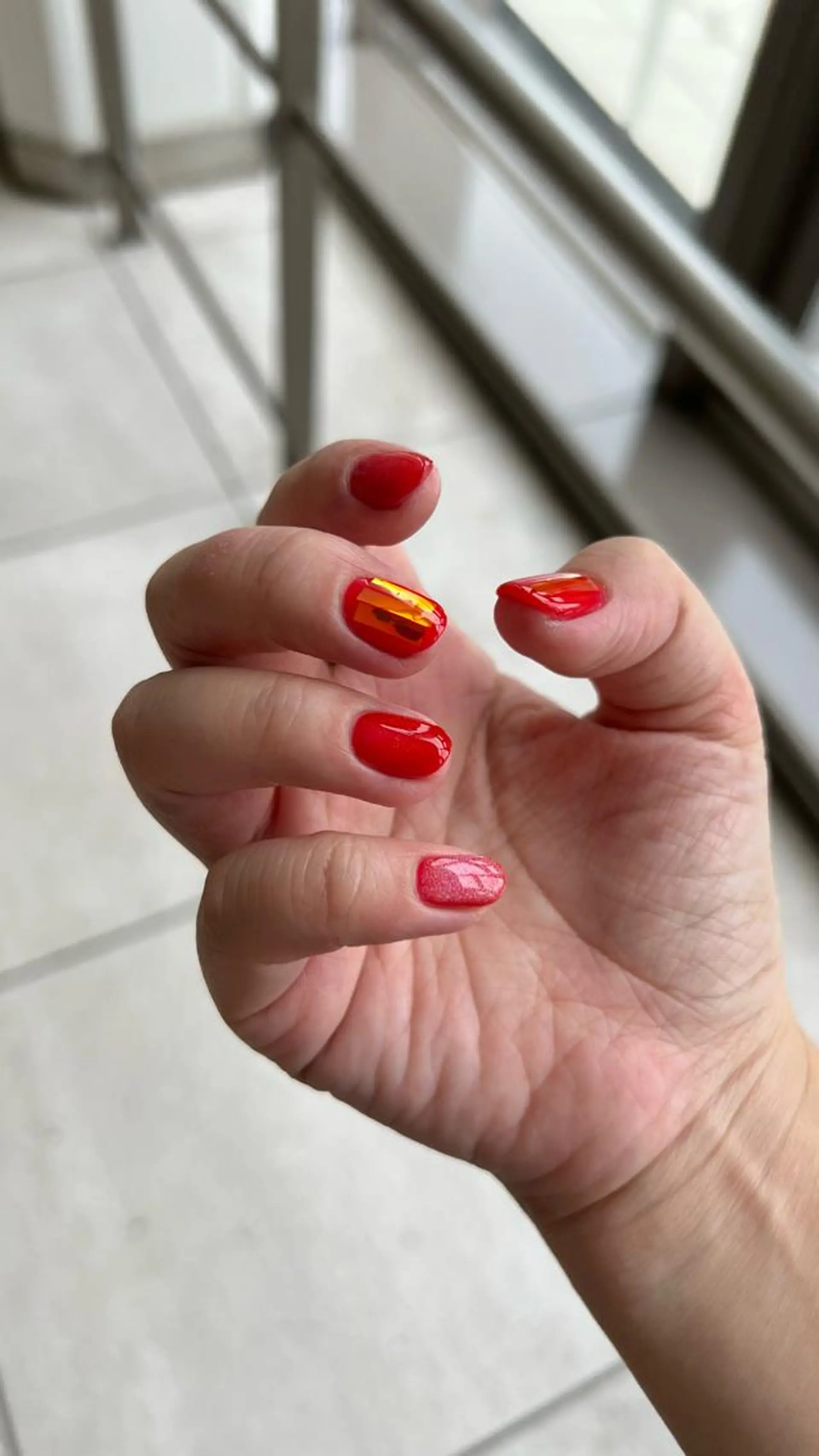 ネイル オーロラネイル マグネットネイル 赤色 ショートネイル ネイルとタロット/ ユウのその他イメージ