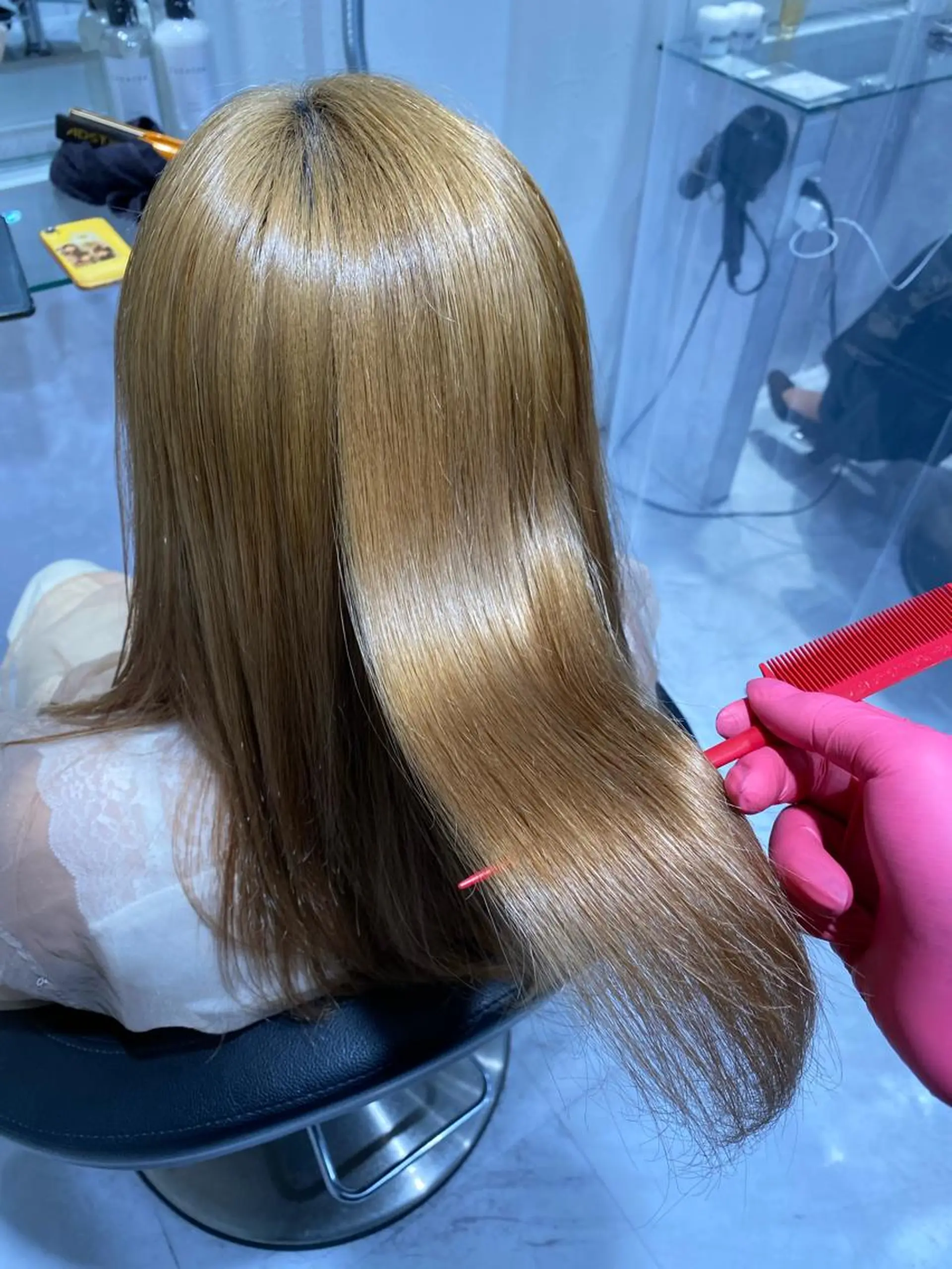 セミロング カラー ヘアアレンジ ベージュカラー ブリーチ グレージュ ハイライトカラー ミルクティーベージュ 外苑前NO.1艶髪 透明感カラーのヘアスタイル