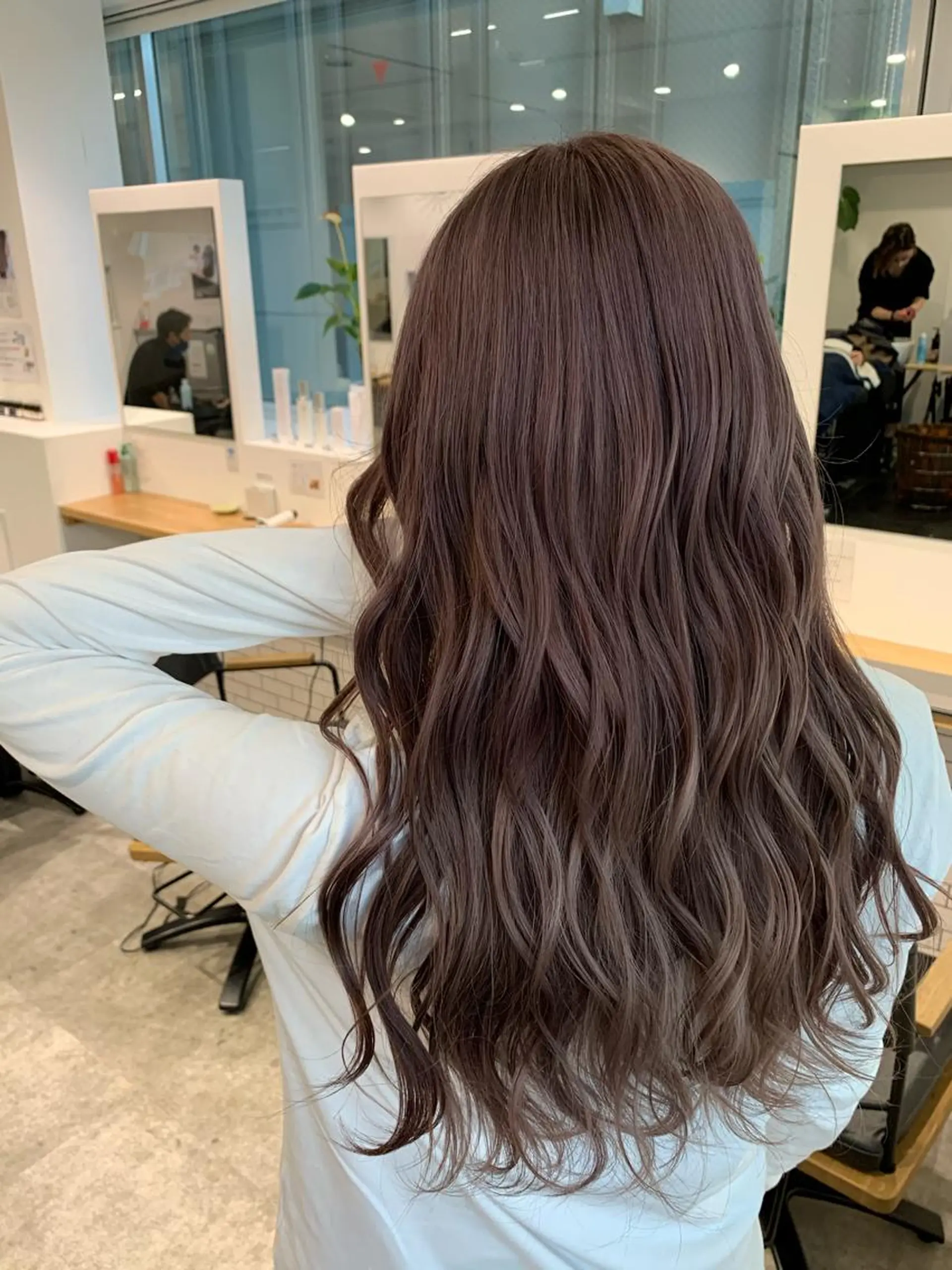 ロング ヨシミ カズヤのヘアスタイル