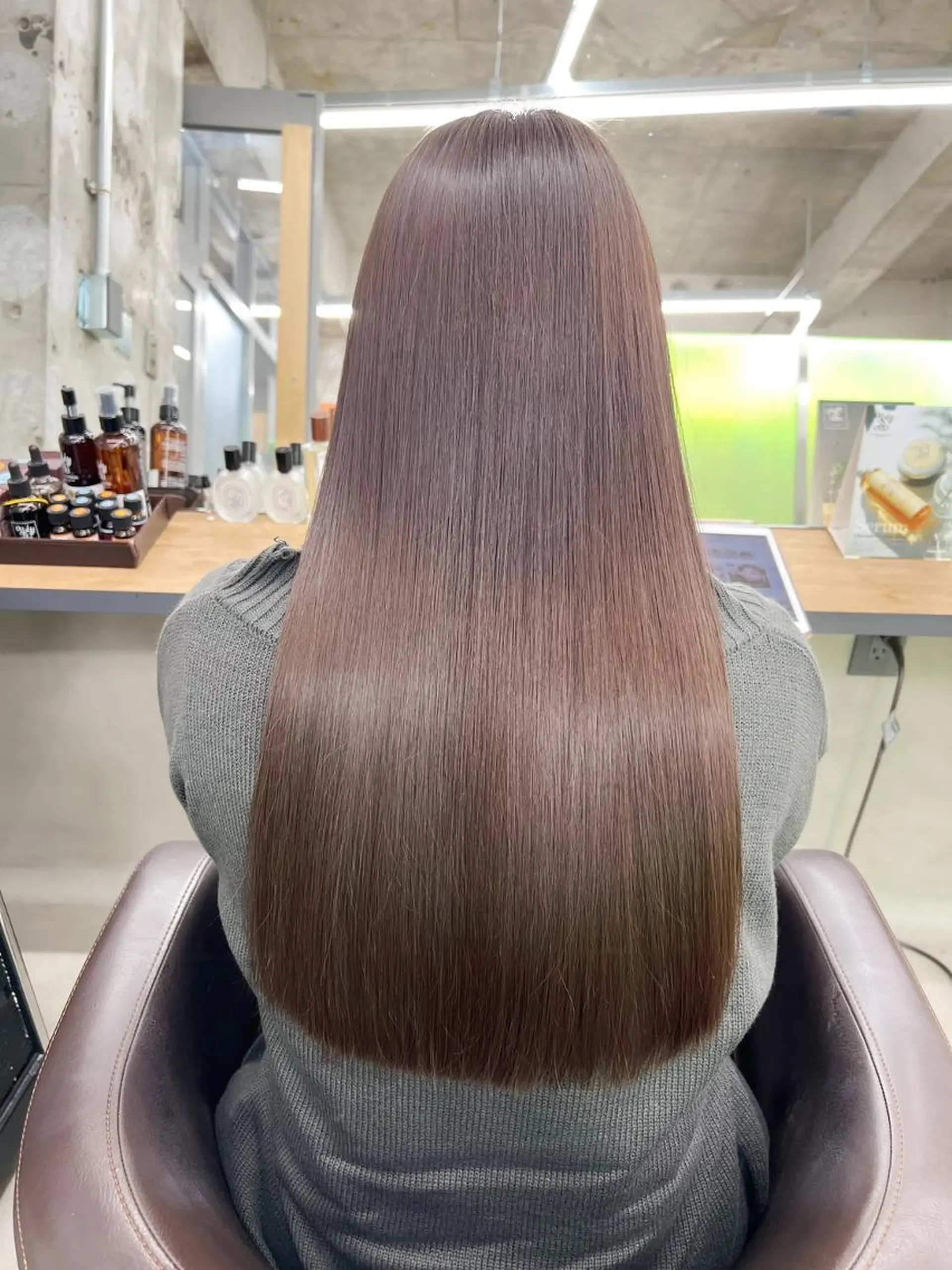 ミディアム カラー パーマ ヘアアレンジ アディクシーカラー ケアカラー 髪質改善 トリートメント ストレートパーマ カット ヘアカラー トリートメント ヘアケア特化型サロン newi 梅田のヘアスタイル