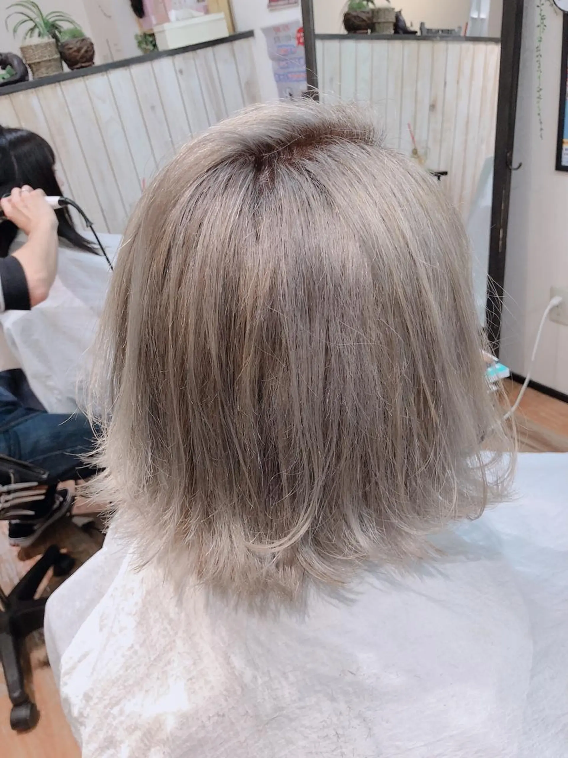 ショート カラー room405所属・taishi taishiのヘアスタイル