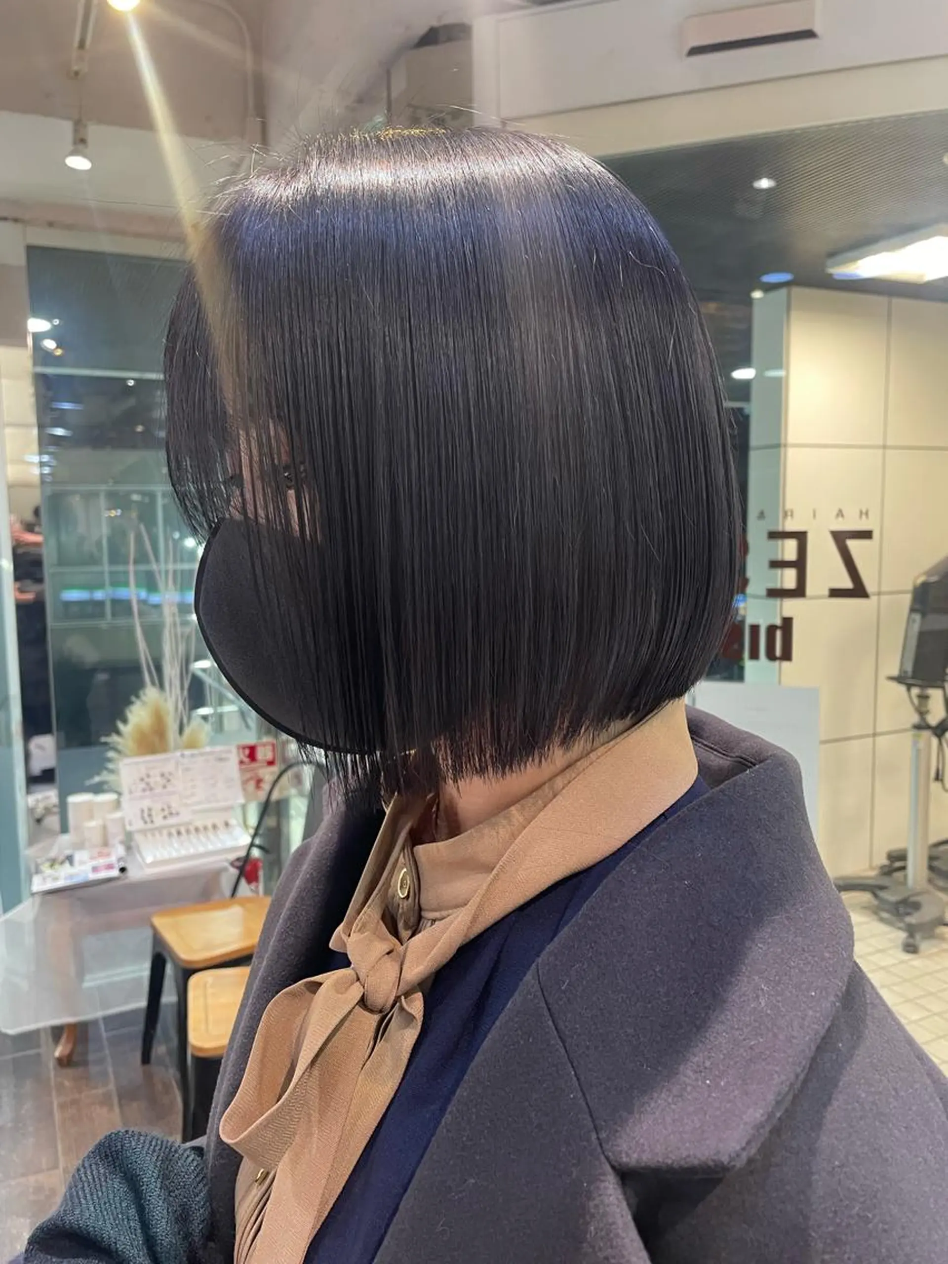 ショート カラー 黒髪 ブルーカラー ブルーブラック カット ヘアカラー トリートメント 韓国ヘア🦋 MIYUのヘアスタイル