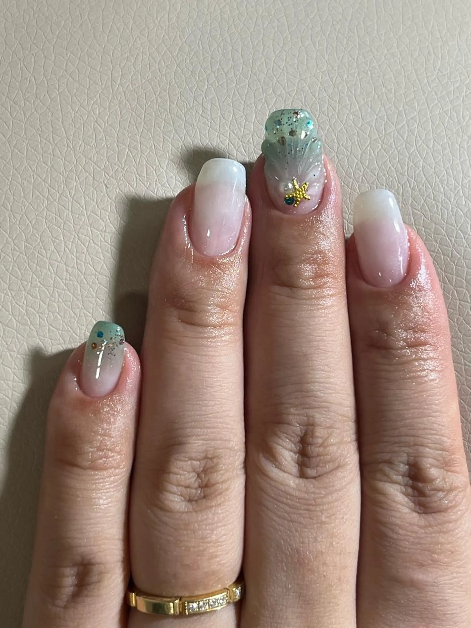 ネイル グラデーション ホログラムネイル Nailsalon C.U.Eのネイルデザイン