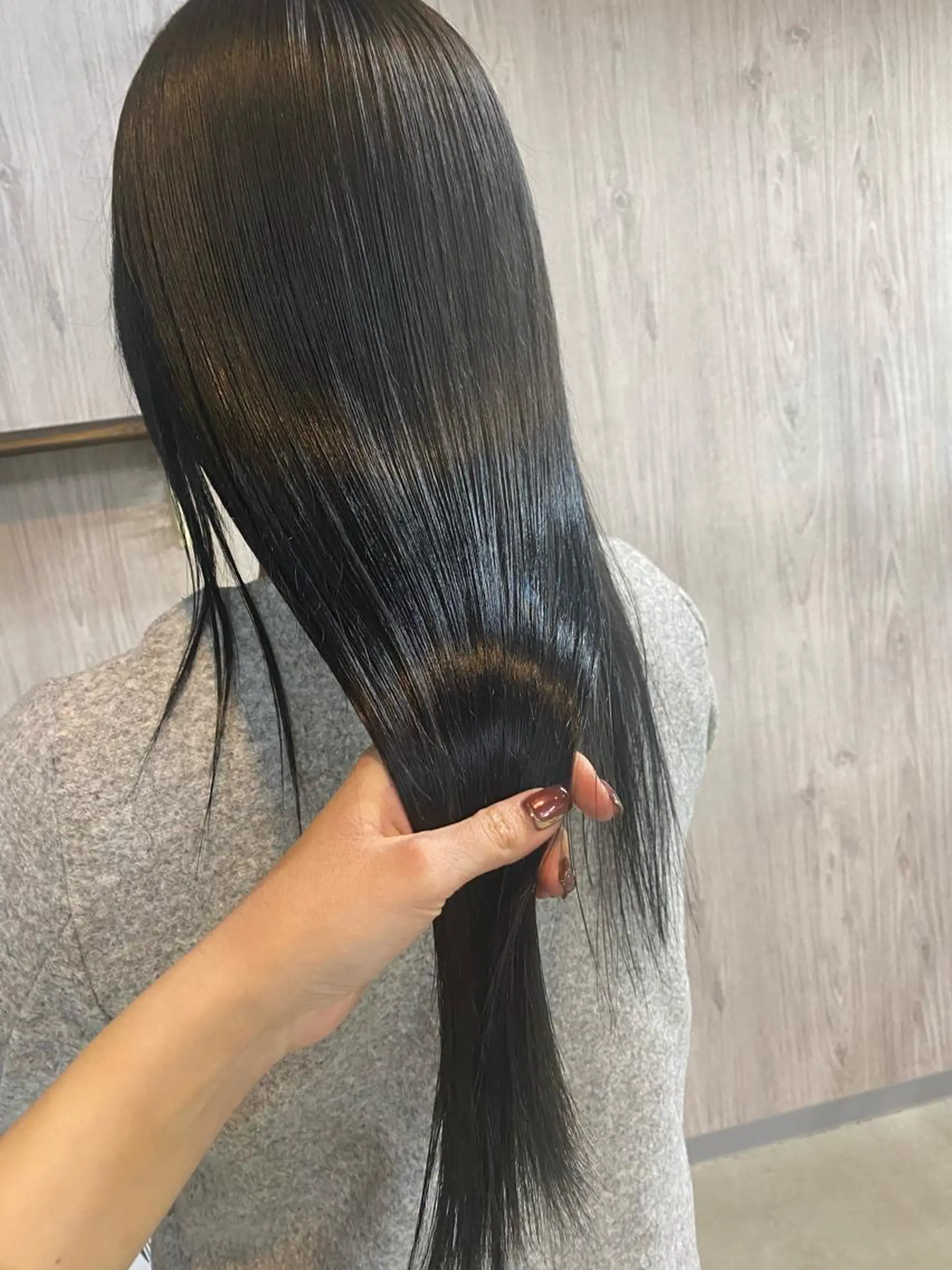 セミロング カラー GiseL アンリのヘアスタイル