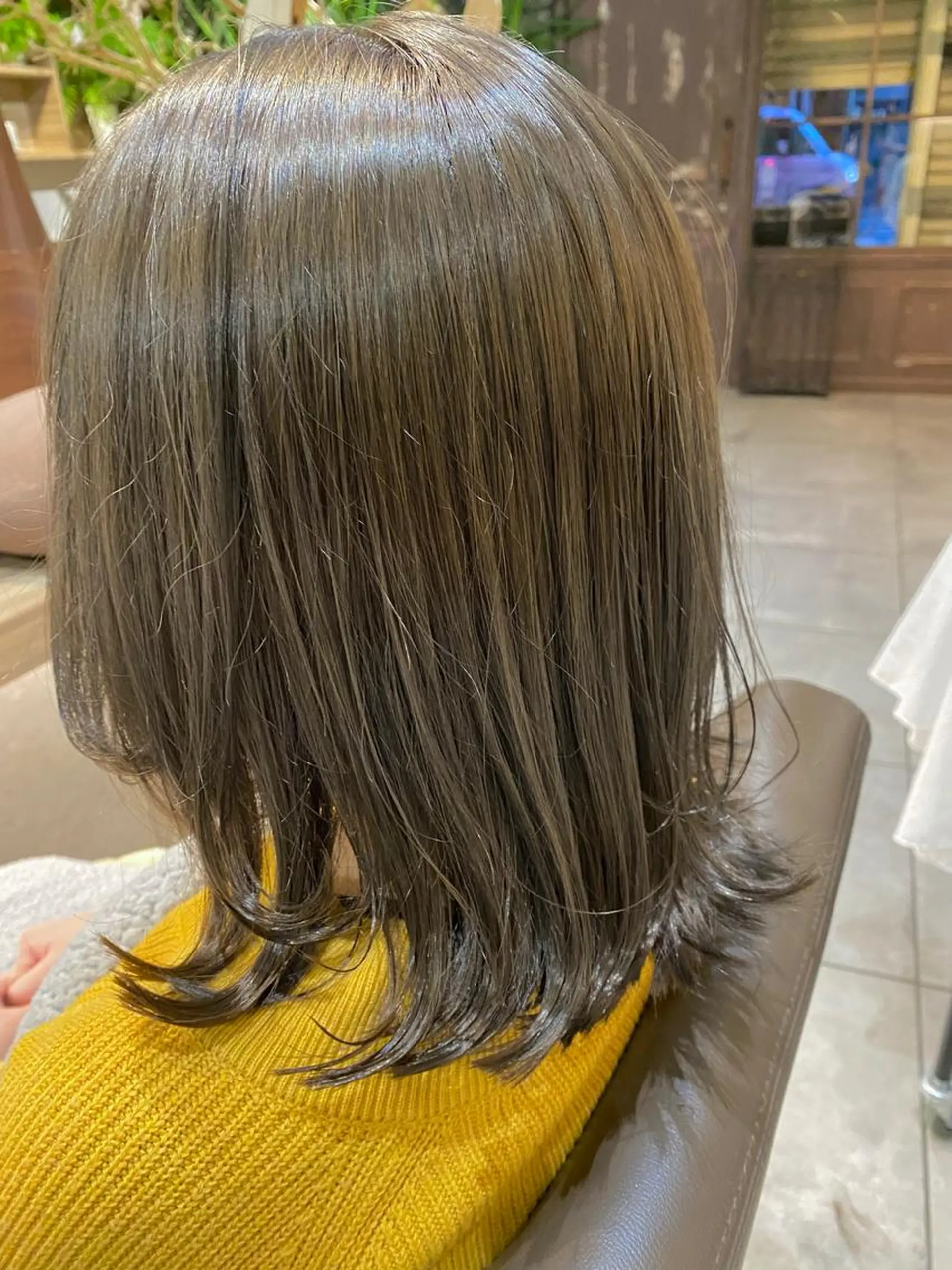 ミディアム カラー 川越 輝梨奈のヘアスタイル