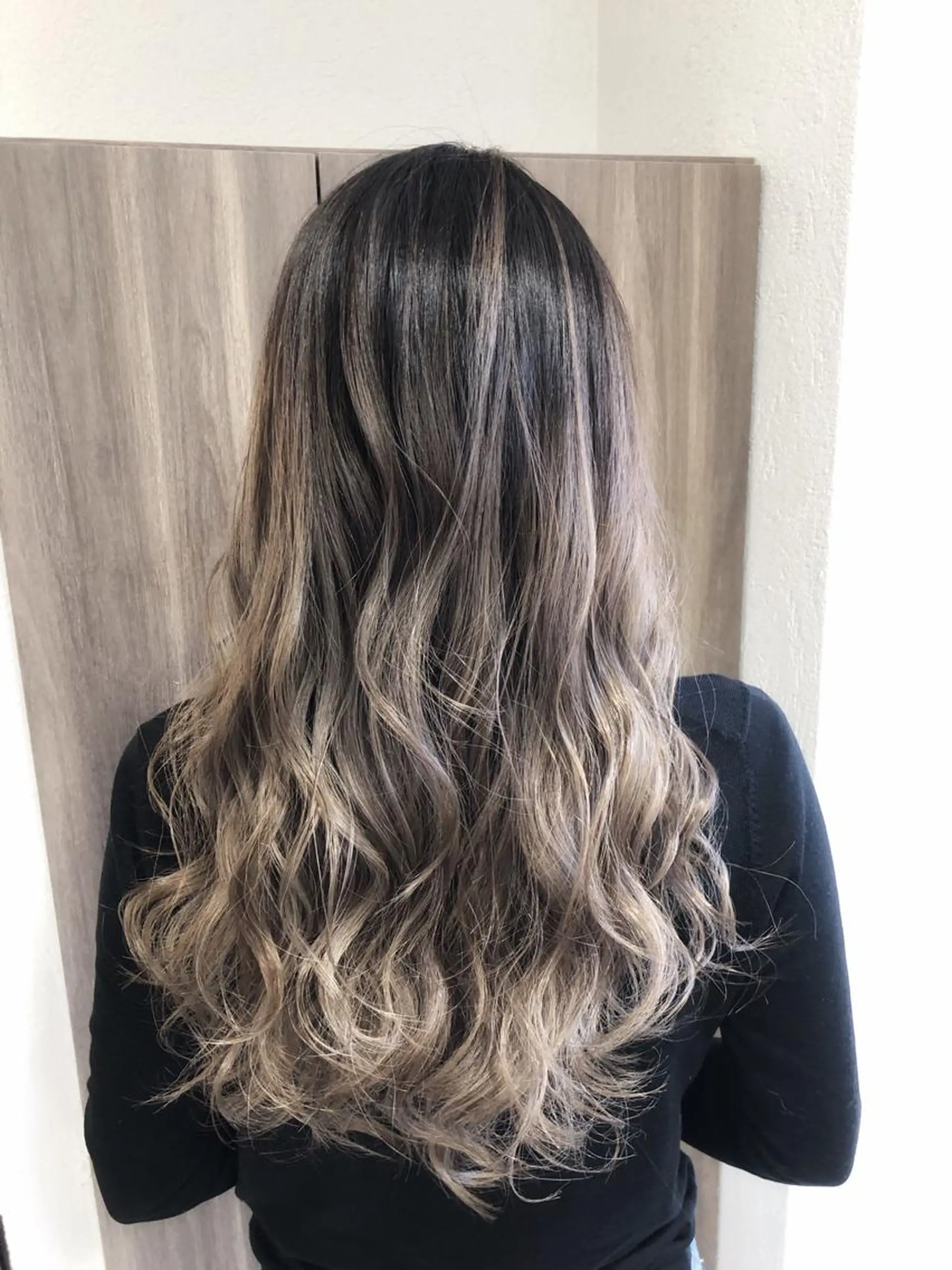 ロング カラー バレイヤージュ ブロンド レイヤーカット biscohair 髪にドラマを。のヘアスタイル