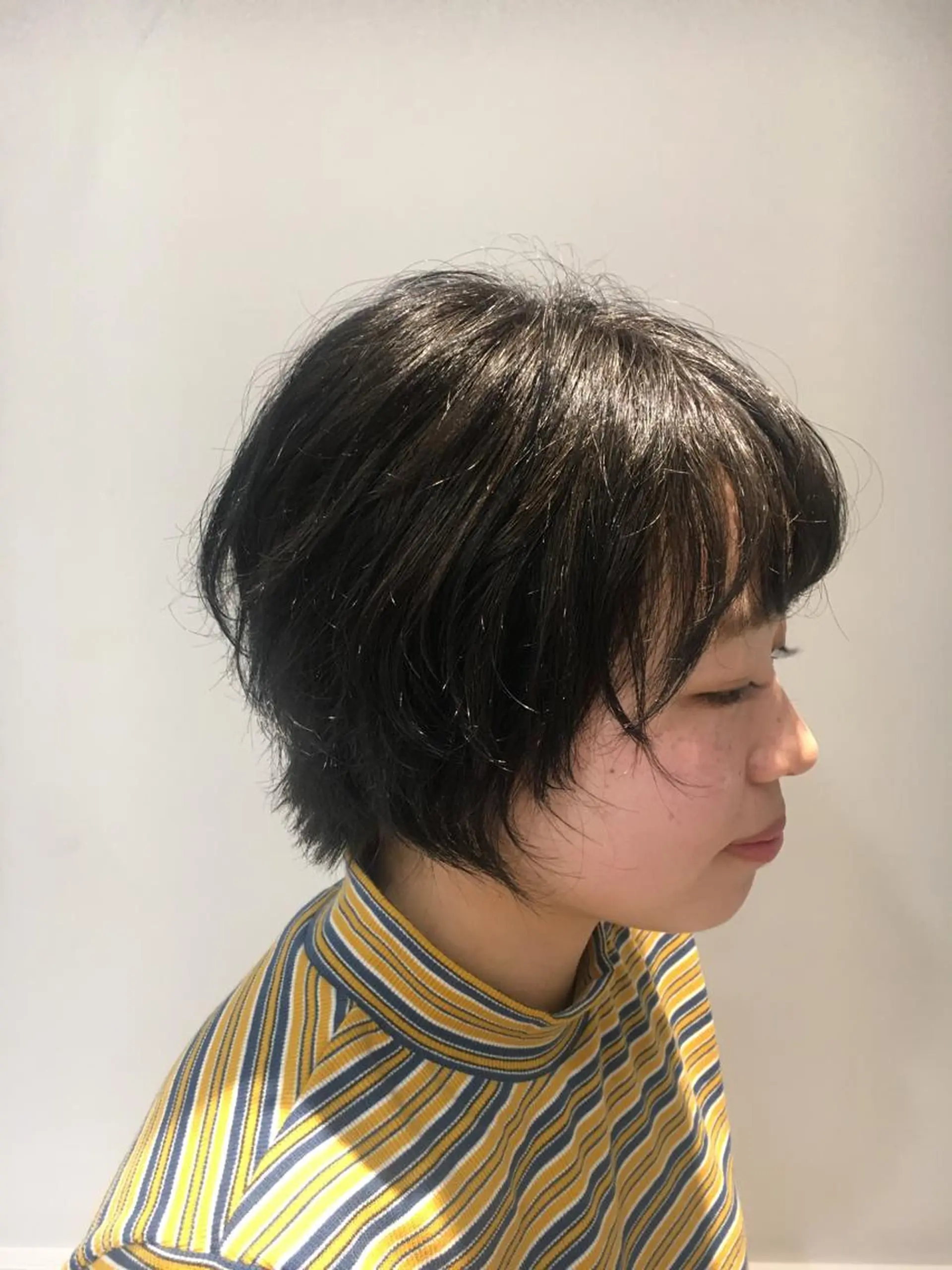ショート カラー アッシュ 江原 彩華のヘアスタイル