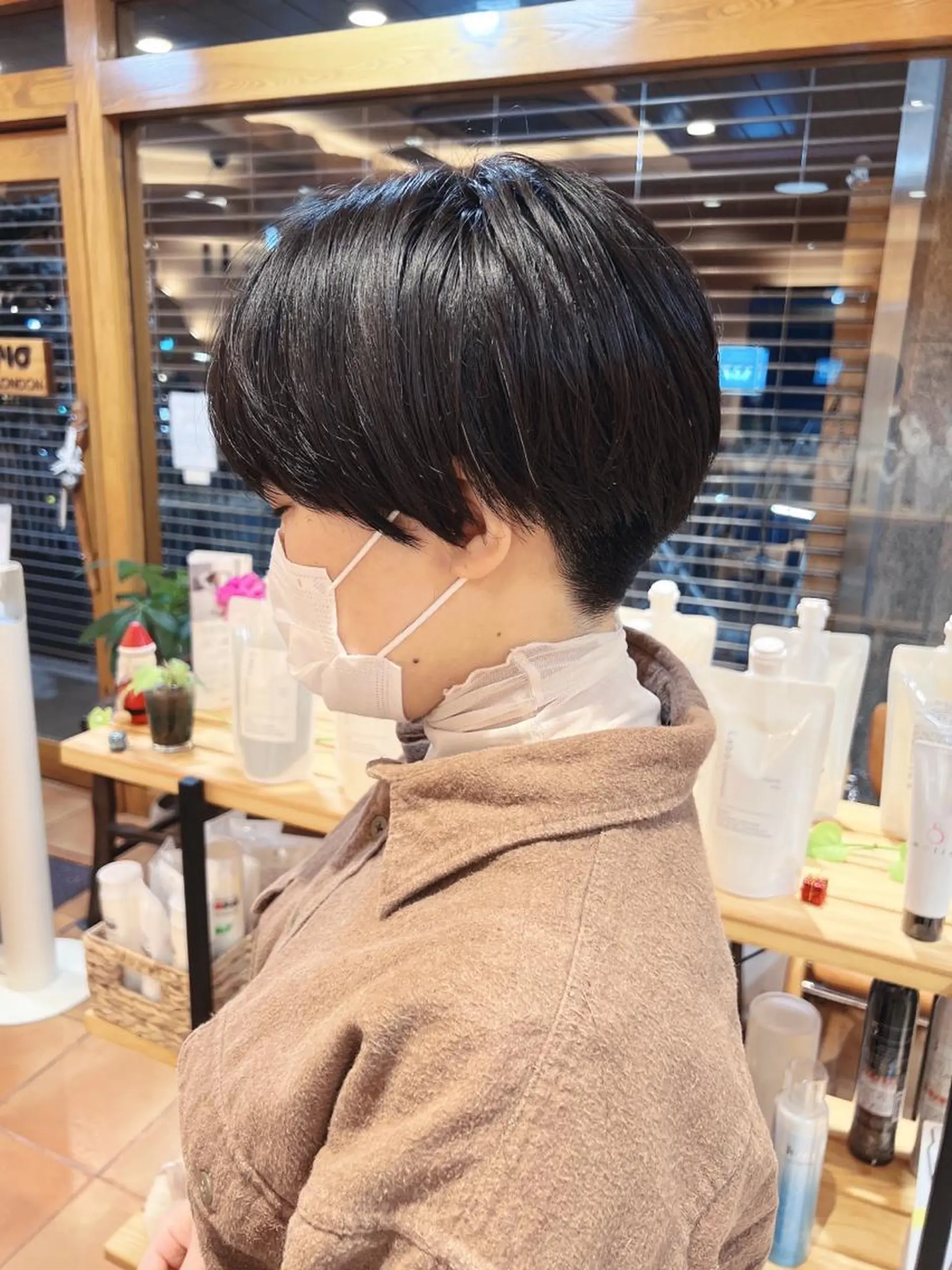 ショート カラー morio from london所属・松岡彩華 ボブ /グレージュのヘアスタイル