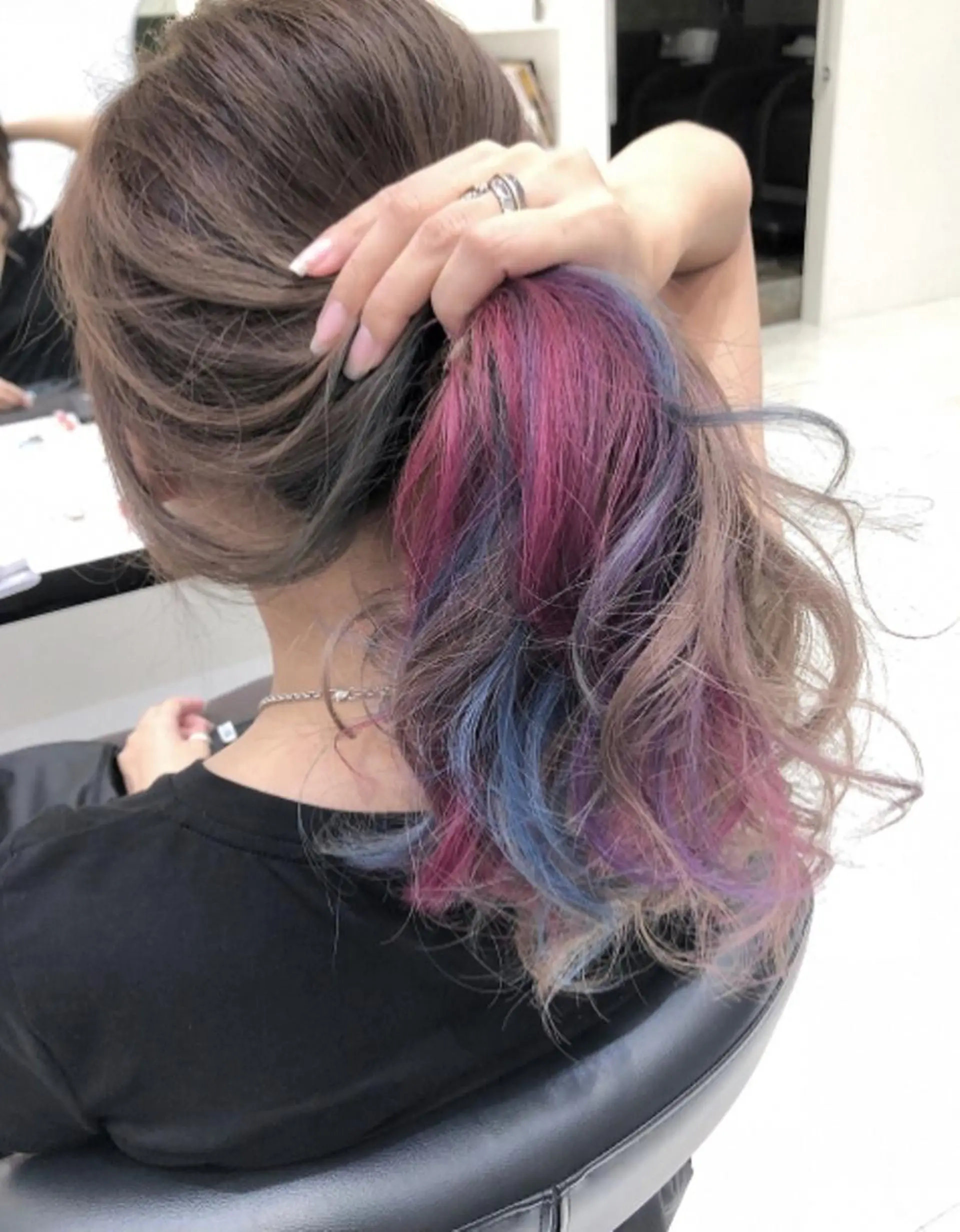 ロング ヘアカラー 岸 保奈美のヘアスタイル