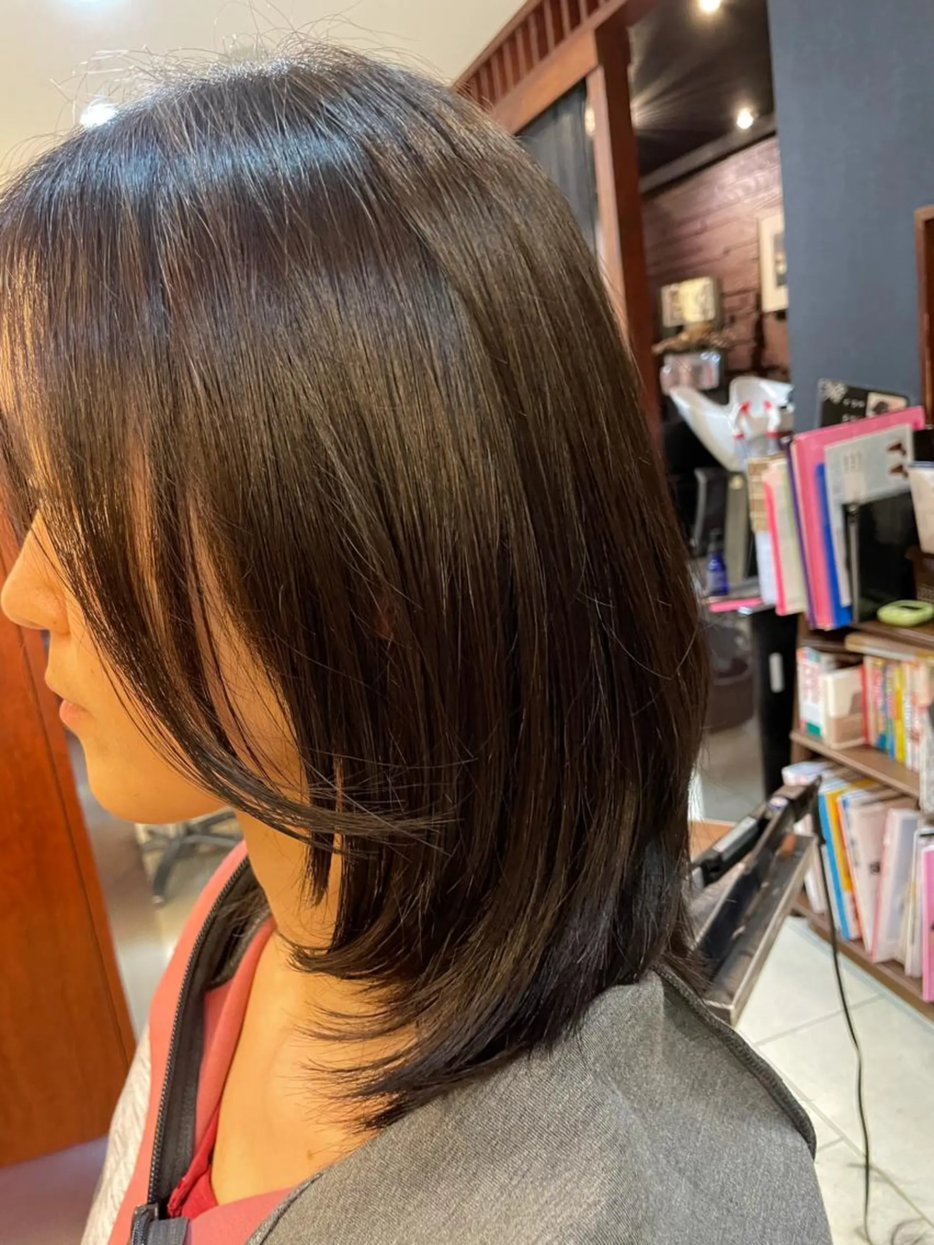 ミディアム 顔周りカット レイヤーカット こすげひろと カラー講師のヘアスタイル