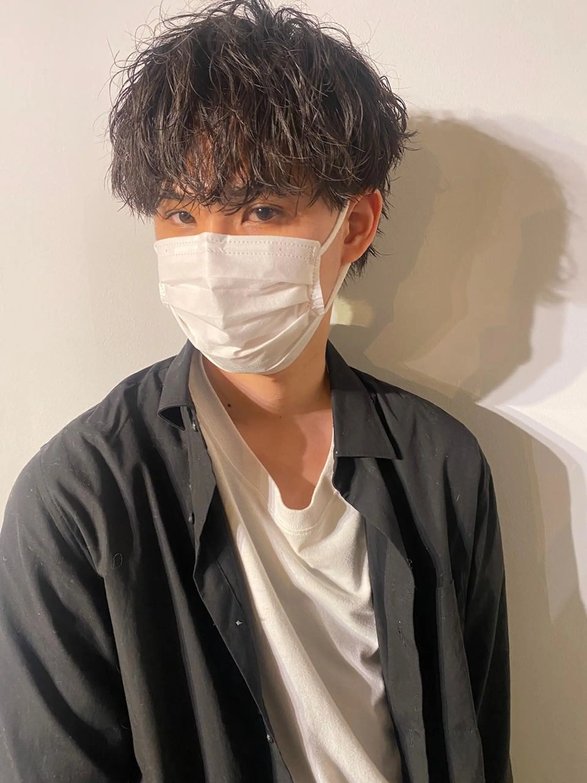 ミディアム パーマ メンズ ミディアムパーマ メンズブリーチ コンマヘア フェードカット メンズハイライト 🔹YUTA🔹 メンズパーマのヘアスタイル