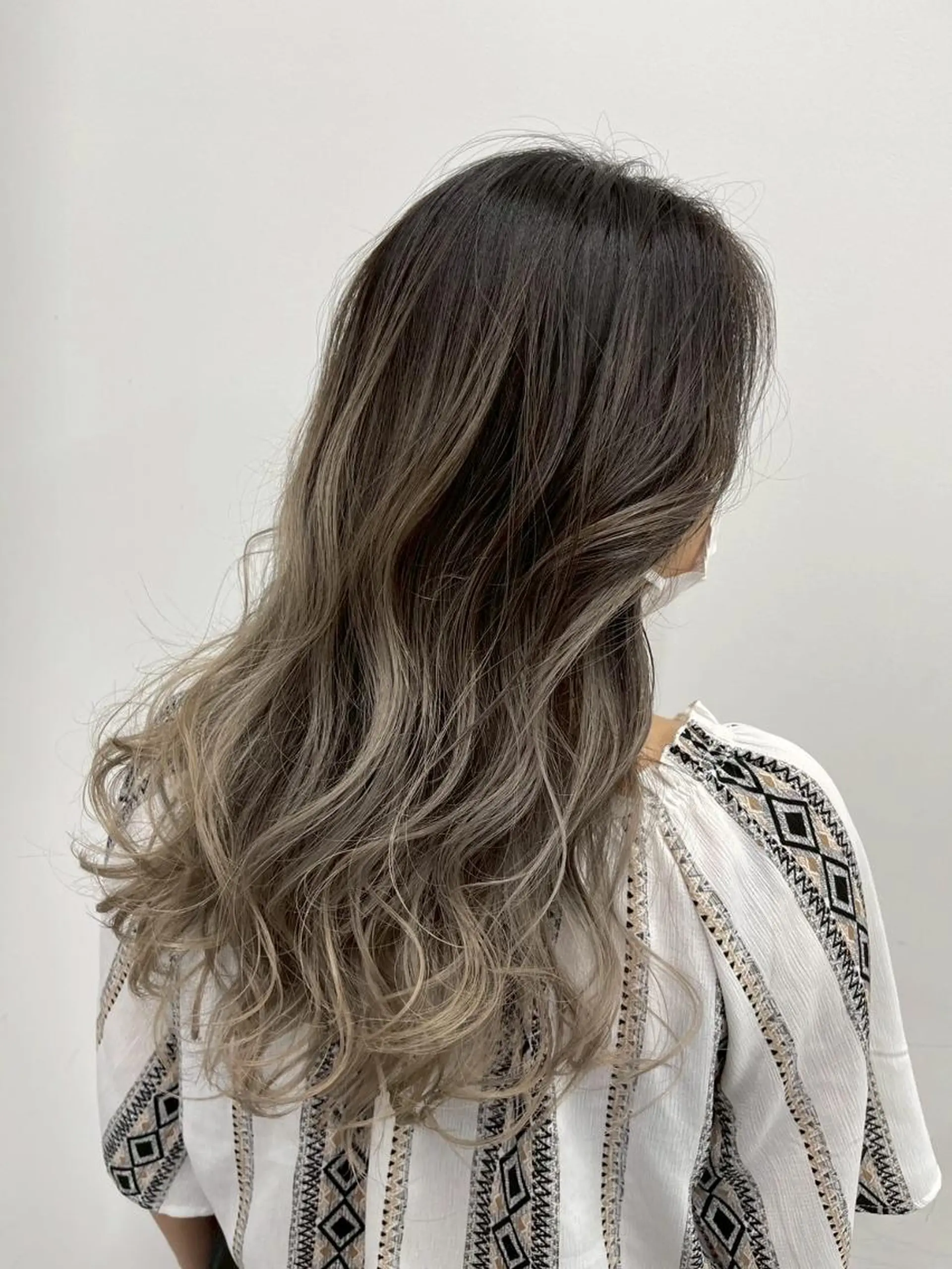 ロング カラー アディクシーカラー アッシュ ブルーカラー ダークアッシュ グレージュ 【公式】amble luxe池袋東口🩷のヘアスタイル