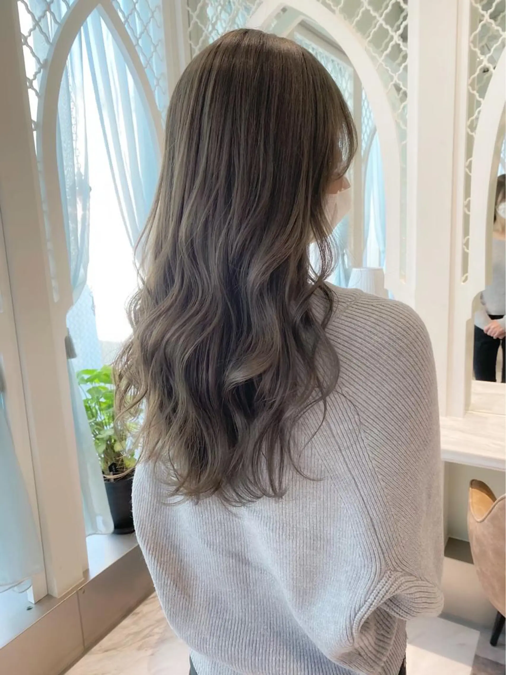 ロング カラー ベージュカラー 黒髪 ブリーチ ブルーカラー ブルーブラック ヘアカラー トリートメント 木屋元一/透明感 /レイヤー/顔まわりのヘアスタイル