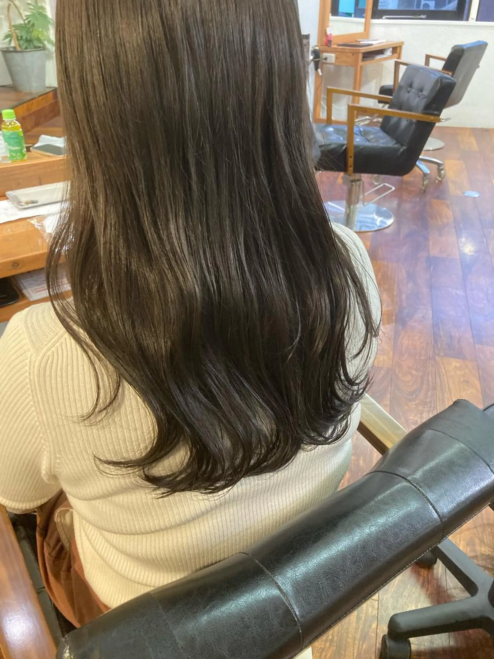 セミロング カラー ベージュカラー ブリーチ 透明感カラー ブリーチなしカラー オリーブベージュ 小木曽智美 /ボブ/ショートのヘアスタイル