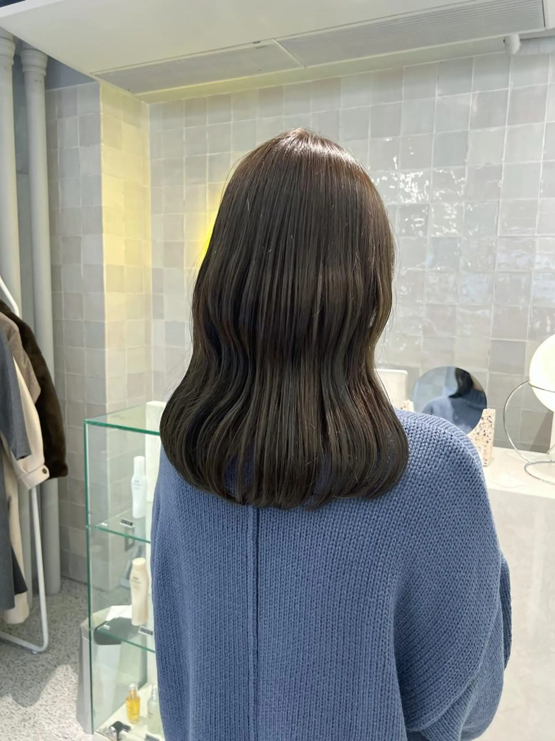 セミロング カラー ブリーチ 透明感カラー ブリーチなしカラー オリーブカラー 韓国風ヘア ヘアカラー トリートメント 韓国ヘア☁️ mitsukiのヘアスタイル