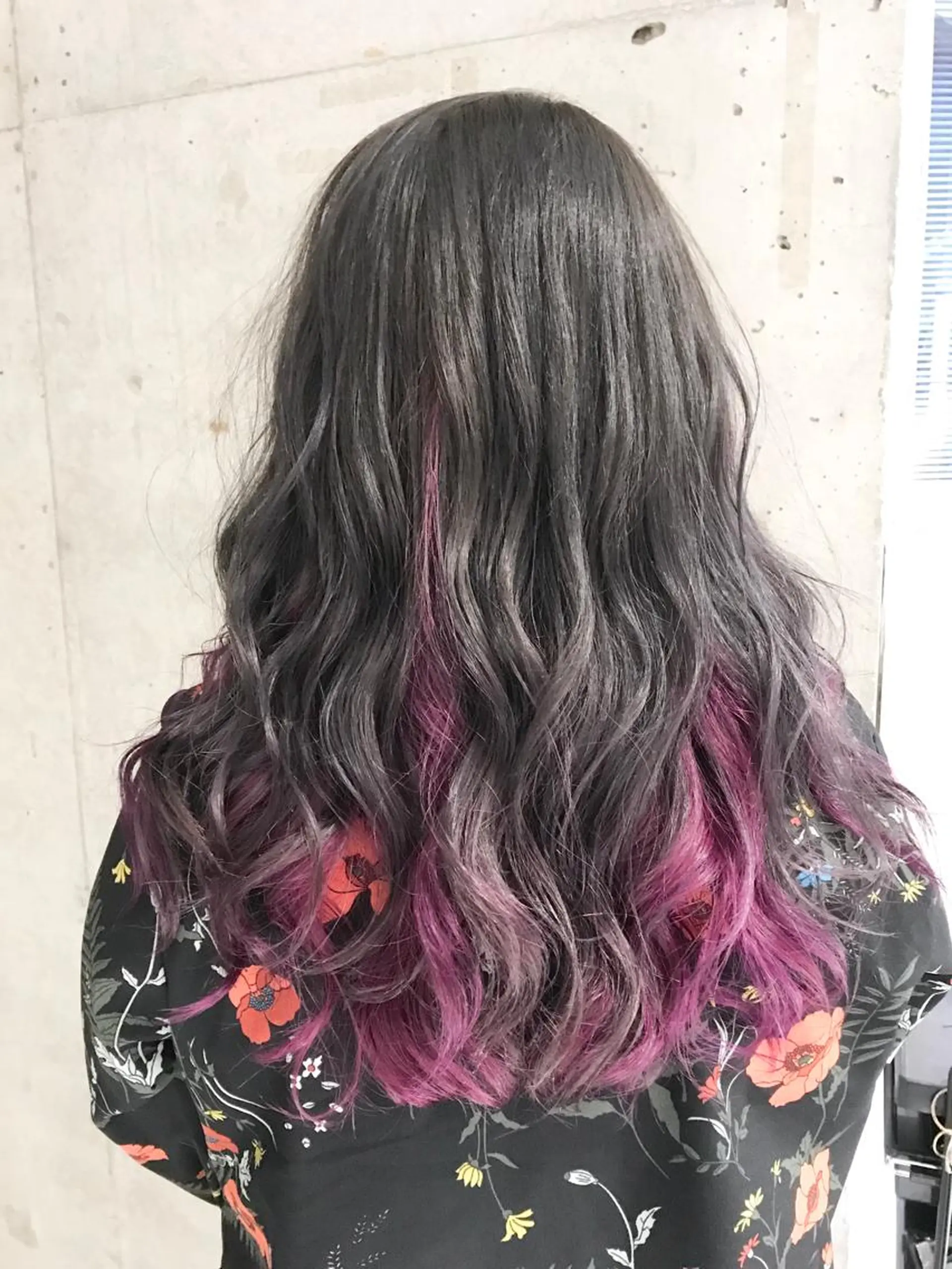 ロング カラー ヘアアレンジ インナーカラー ピンクカラー バイオレットカラー カット ヘアカラー トリートメント 今井 由佳のヘアスタイル