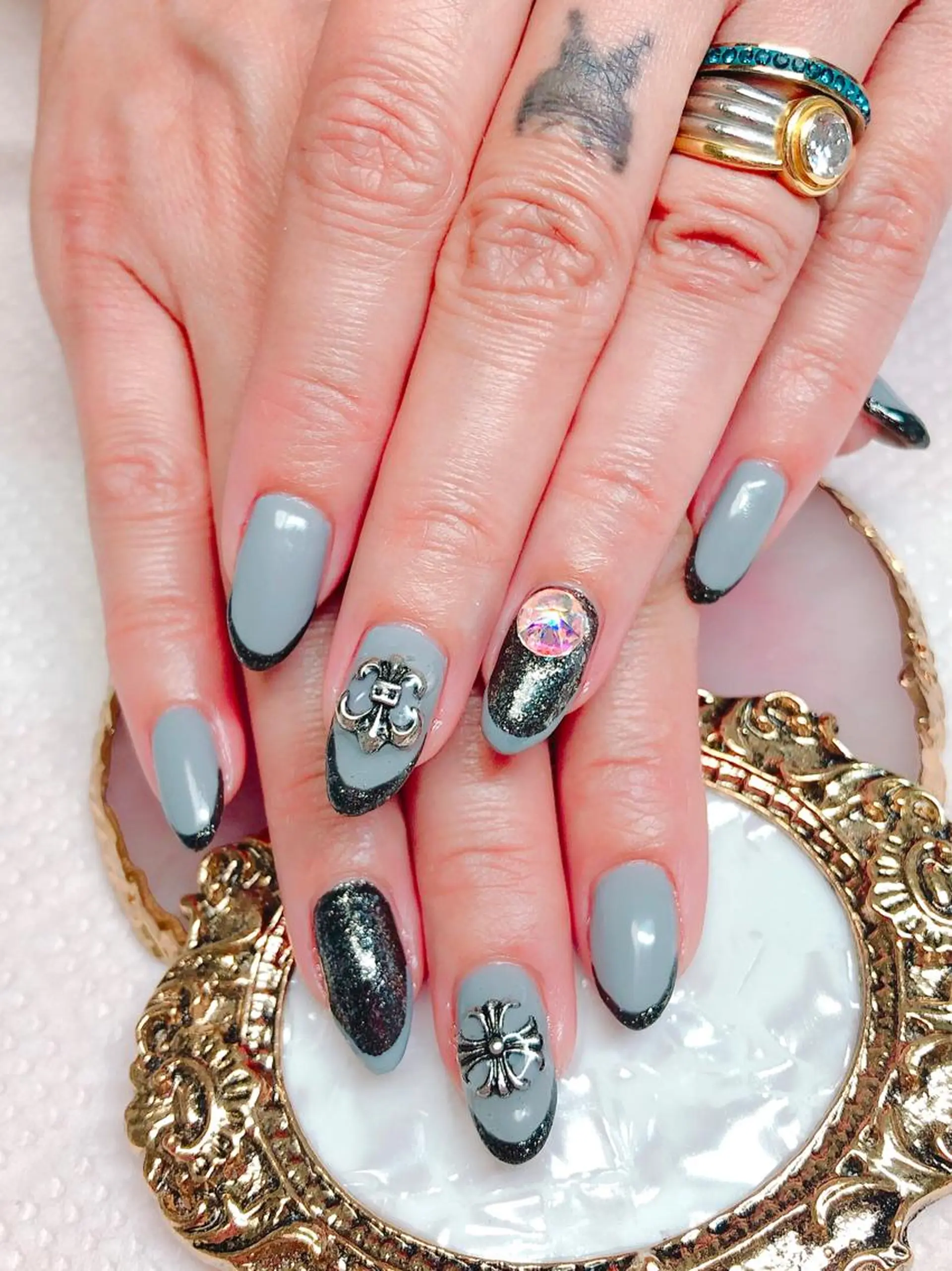 ネイル シンプルネイル CROWN プライベートサロンのネイルデザイン