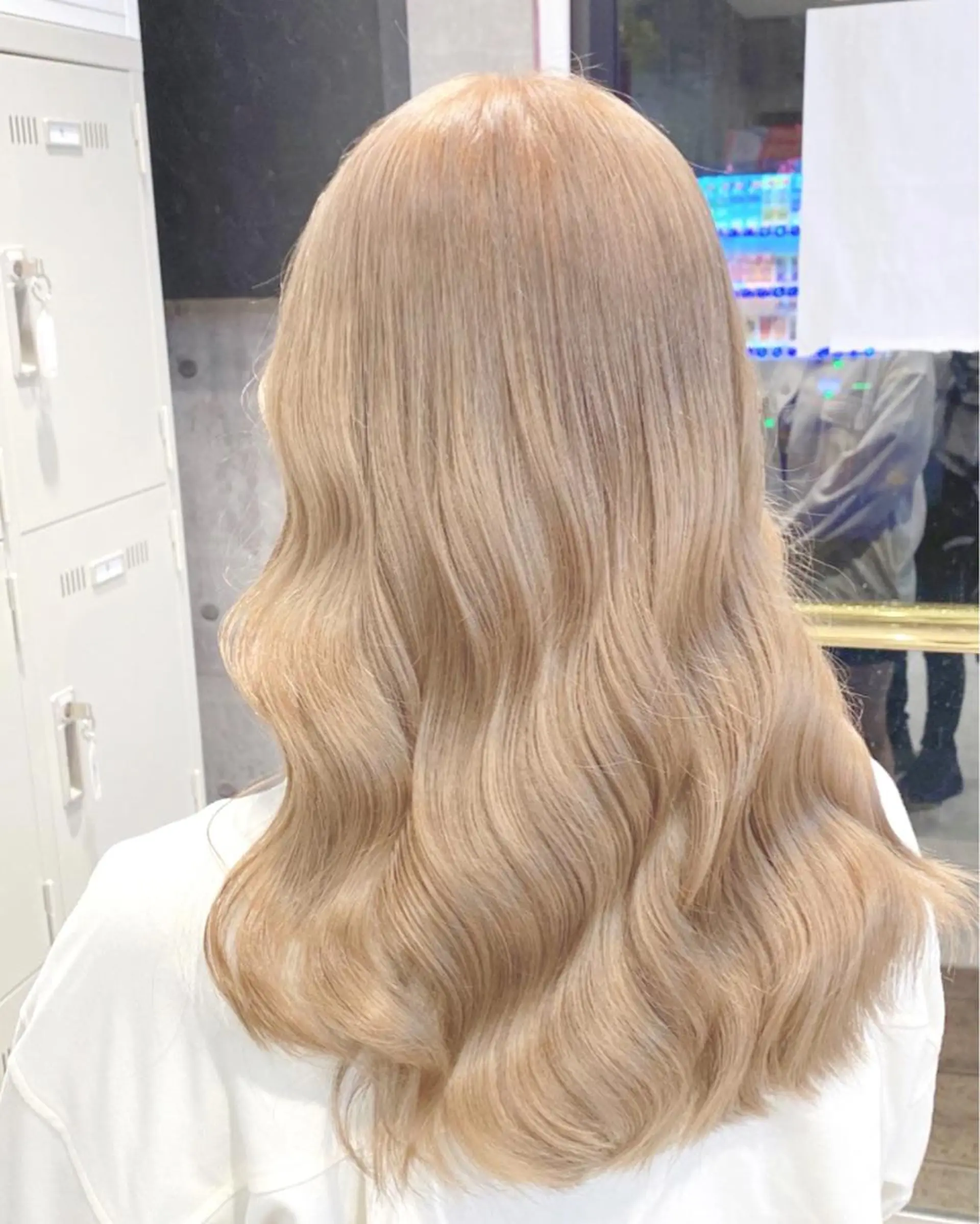 セミロング カット ヘアカラー トリートメント ハイトーン髪質改善 🎀🐰堀川智史🎀のヘアスタイル