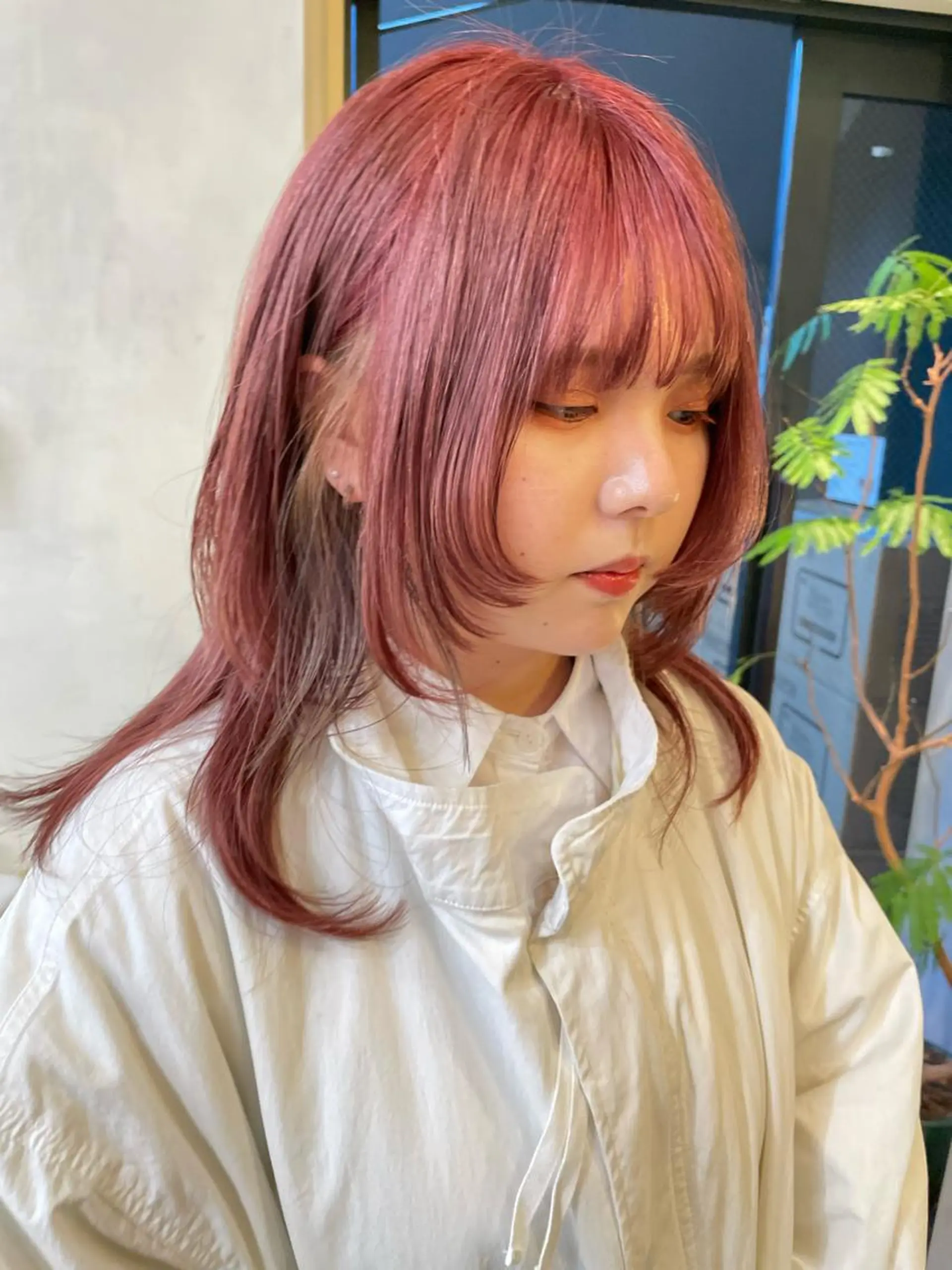 ミディアム カラー ベージュカラー ピンクカラー ピンクベージュ カット ヘアカラー トリートメント SALOWIN所属・ブリーチ✨ ボブ✨レイヤーのヘアスタイル