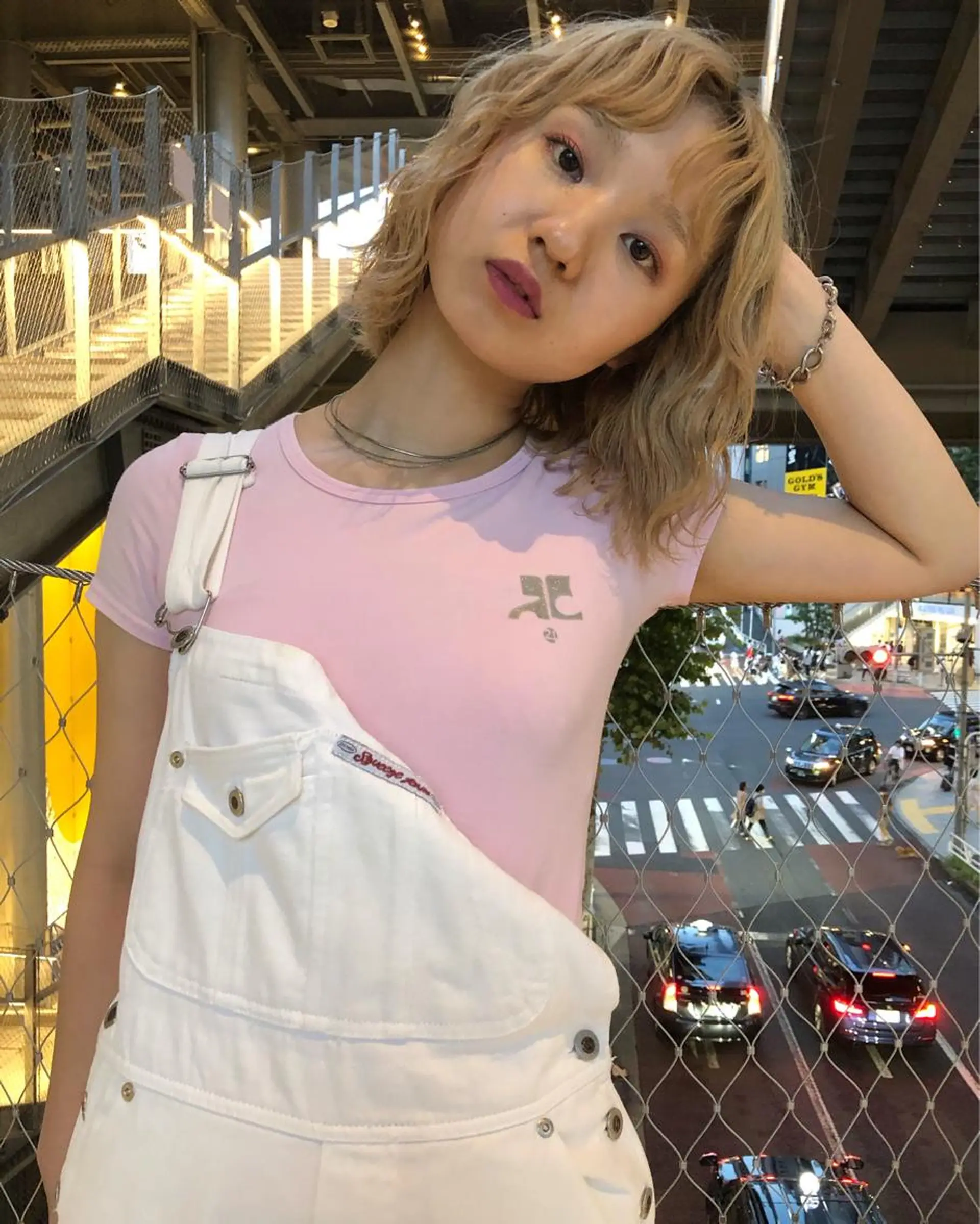 ミディアム カラー 菊地 柚乃のヘアスタイル