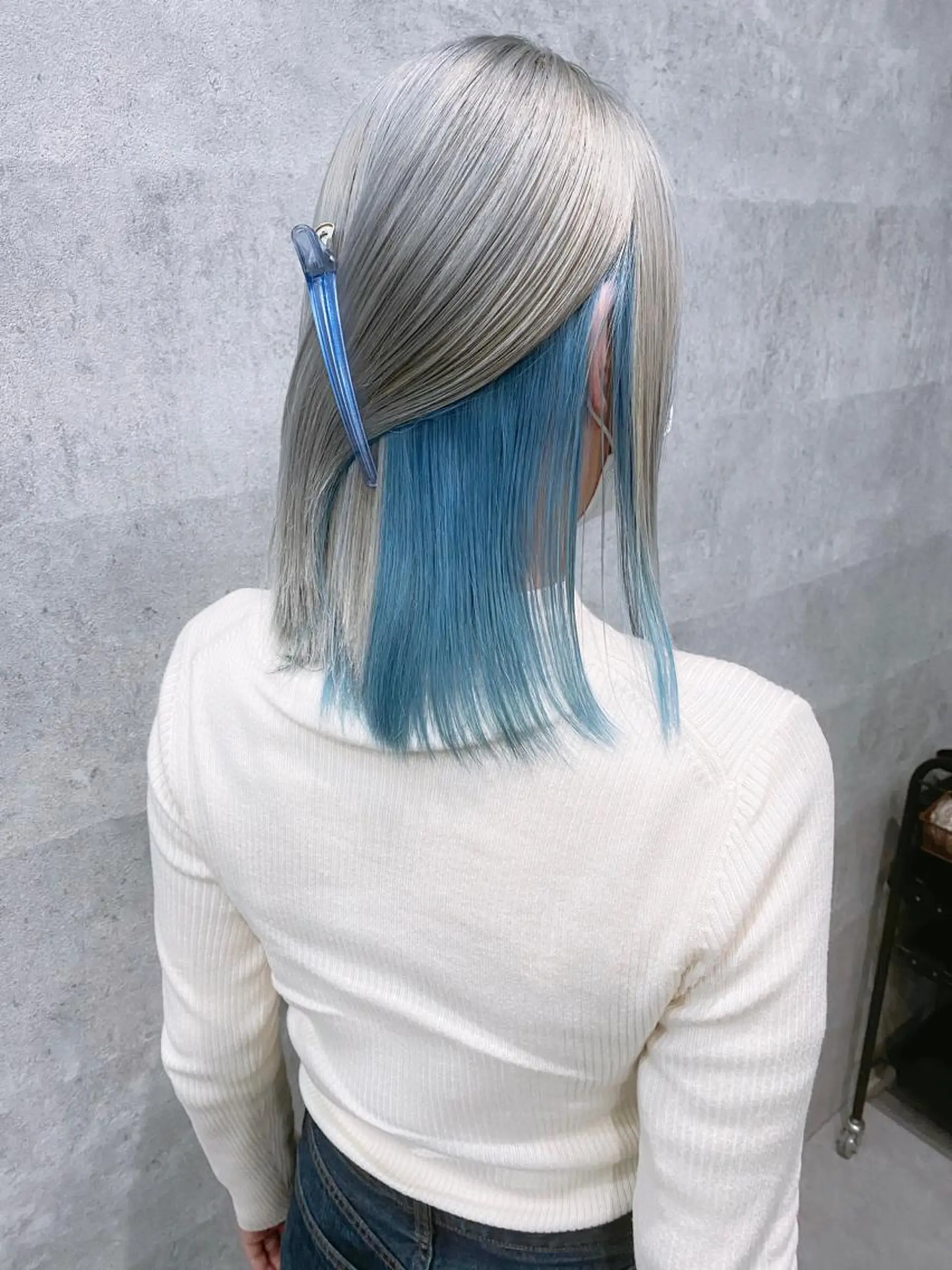 ミディアム カラー ブリーチ ブルーカラー Via officialのヘアスタイル