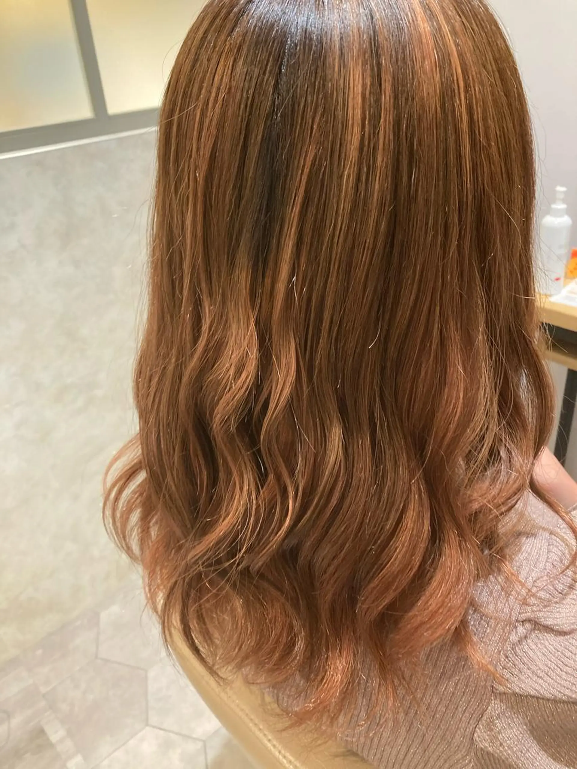 カラー アッシュ バレイヤージュ ハイライトカラー オレンジ 野村 ゆいのヘアスタイル