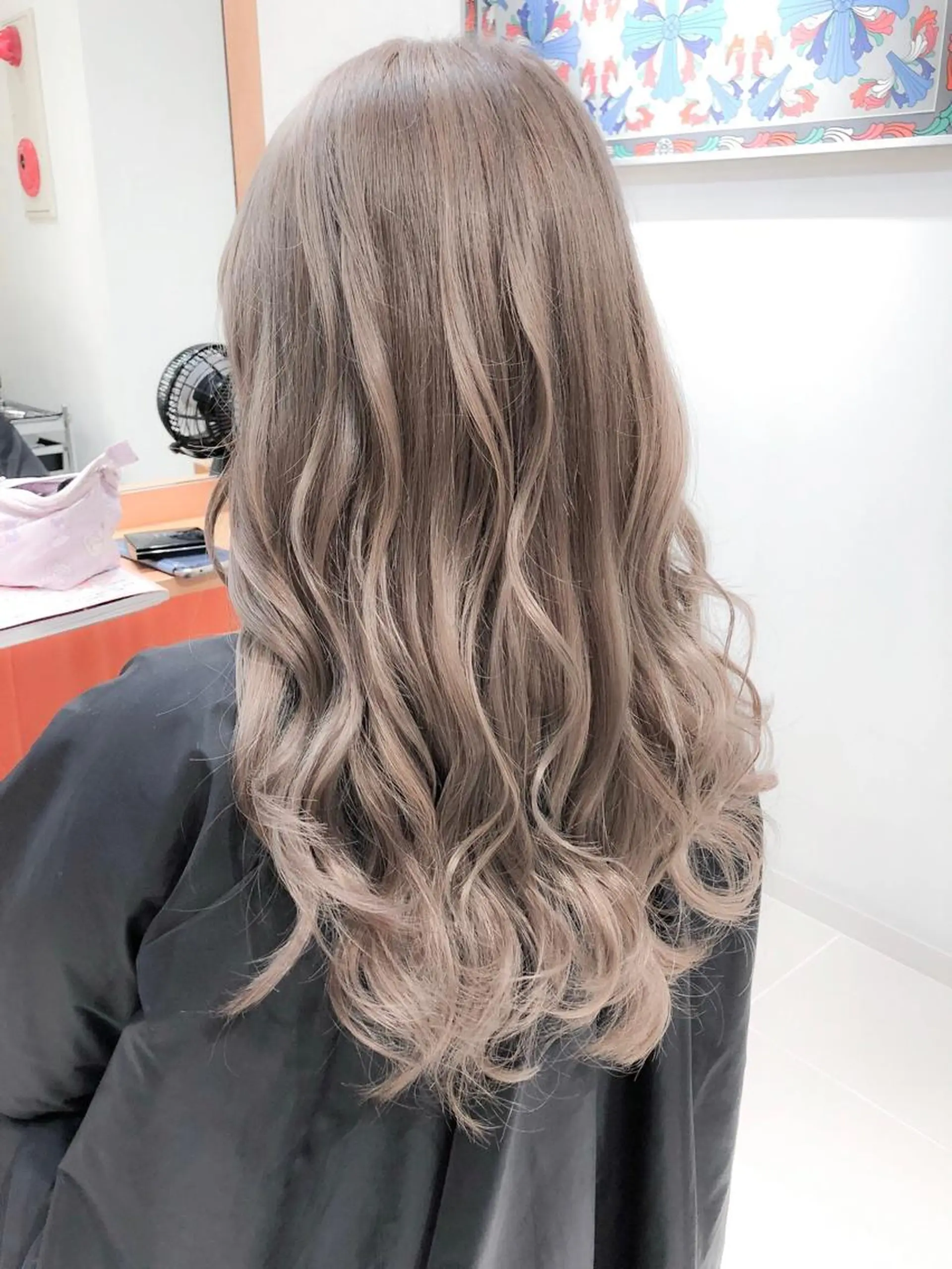 ロング カラー グレージュ ミルクティーグレージュ モテ髪透明感❤️ デイズヘアカラーのヘアスタイル