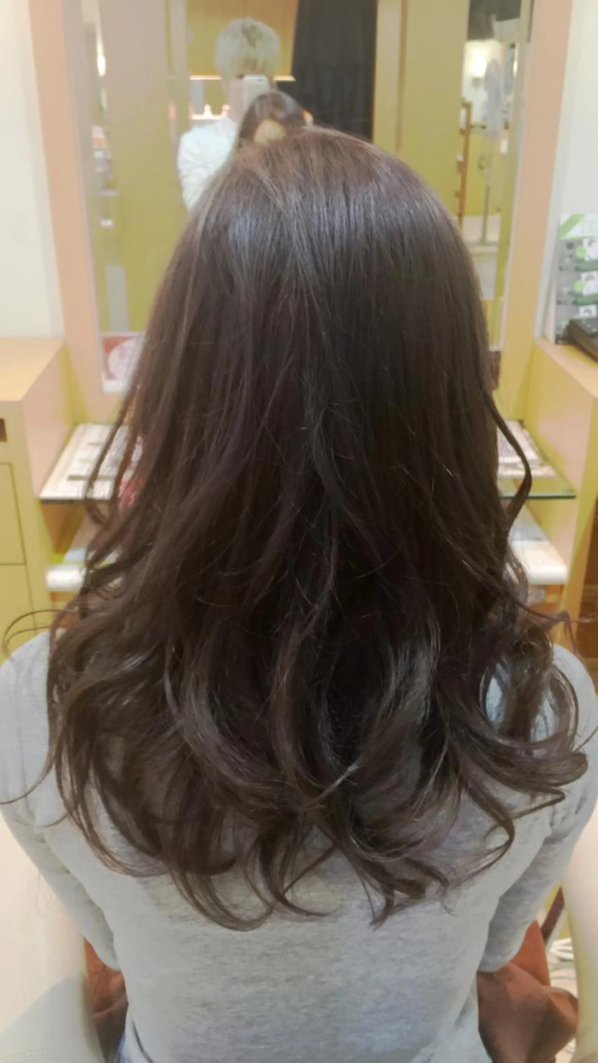 ロング カラー ロングレイヤー 透明感カラー グレージュ ハイトーンカラー レイヤーカット 🐝肥田 しょーと🐝のヘアスタイル