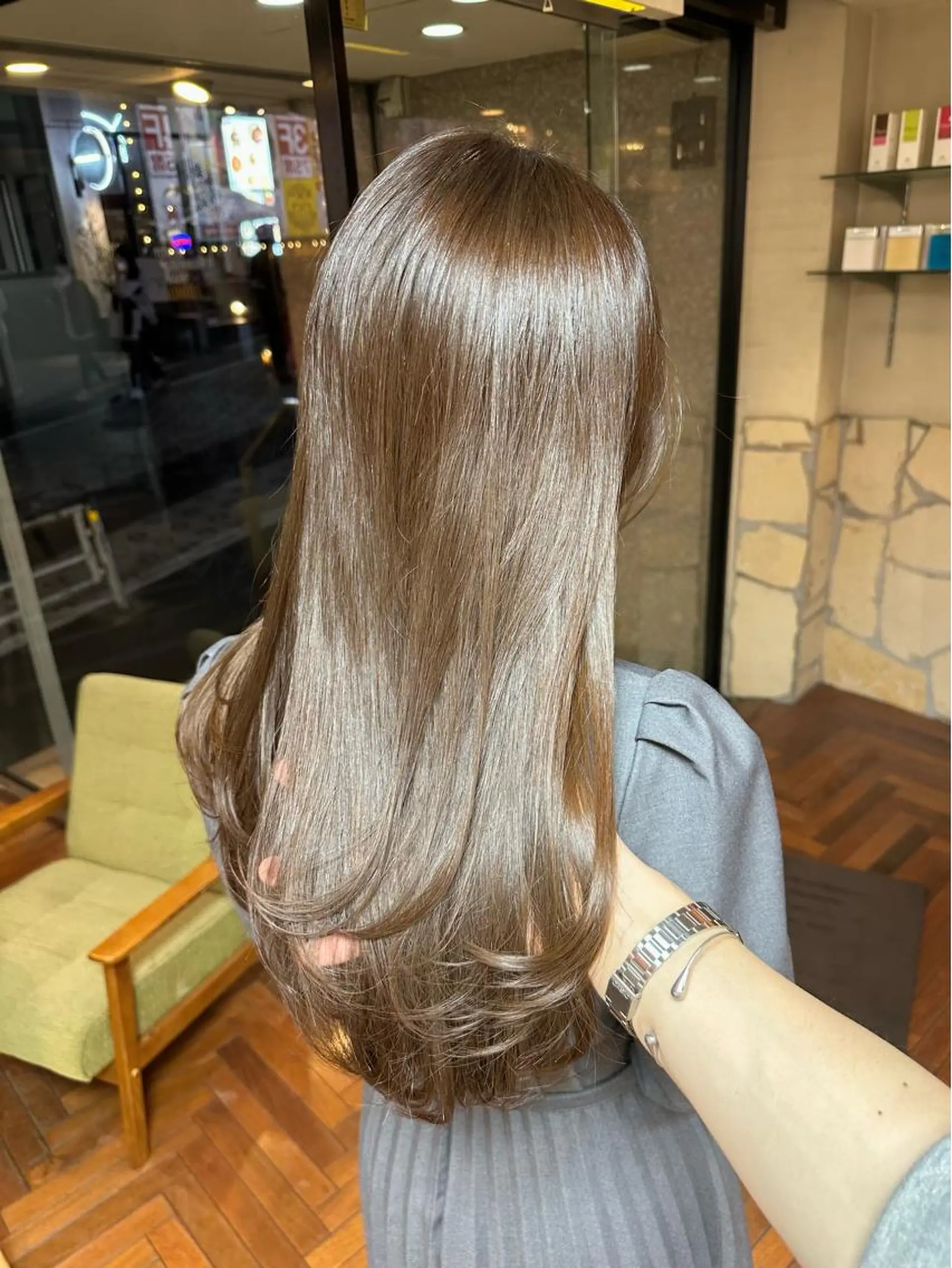 ロング カラー ベージュカラー ブリーチ ブリーチなしカラー レイヤーカット LUMO所属・矢野 晃平のヘアスタイル