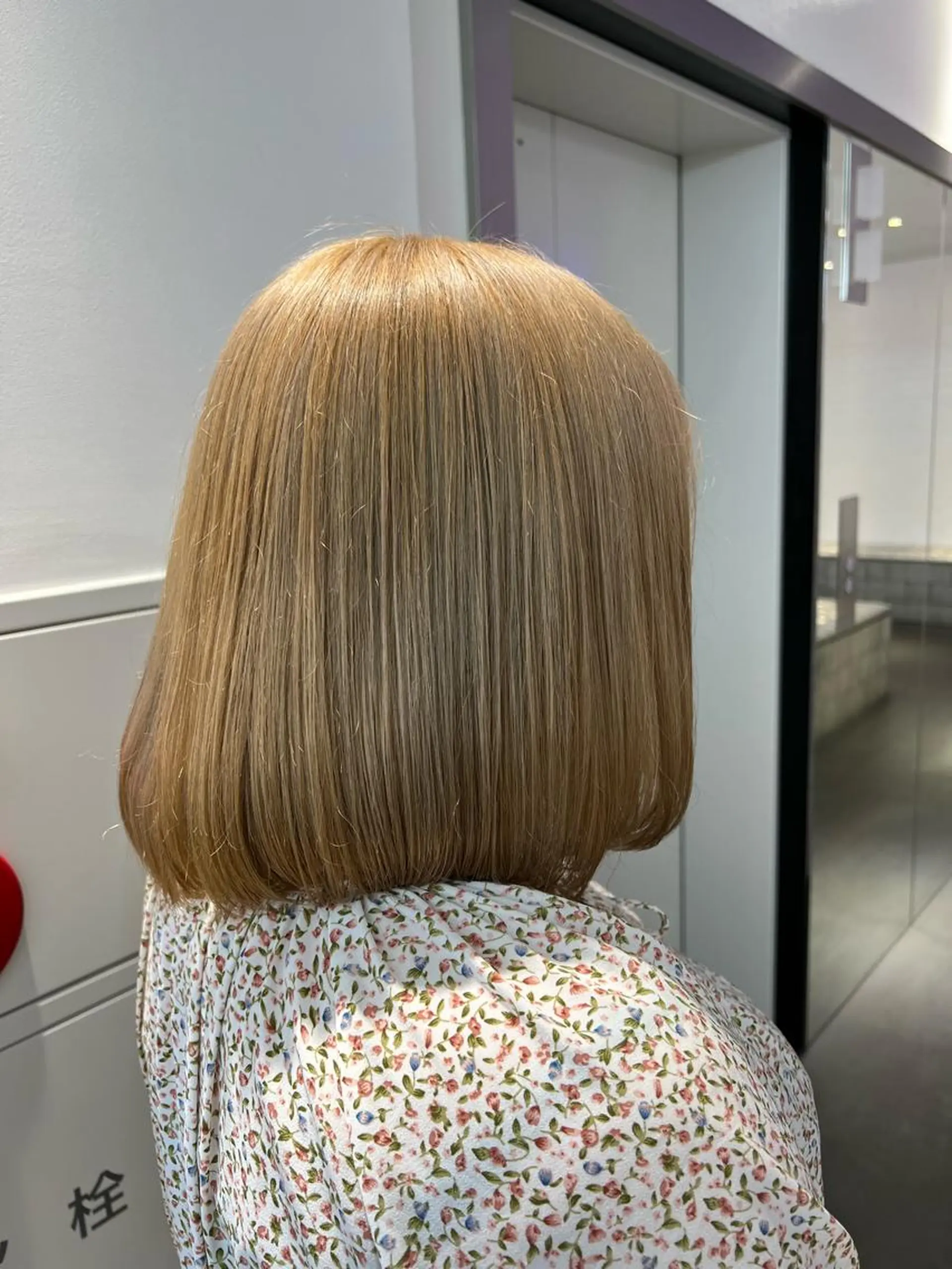 ミディアム カラー 🌼動き×透明感🩵 ハイトーン/ナナのヘアスタイル